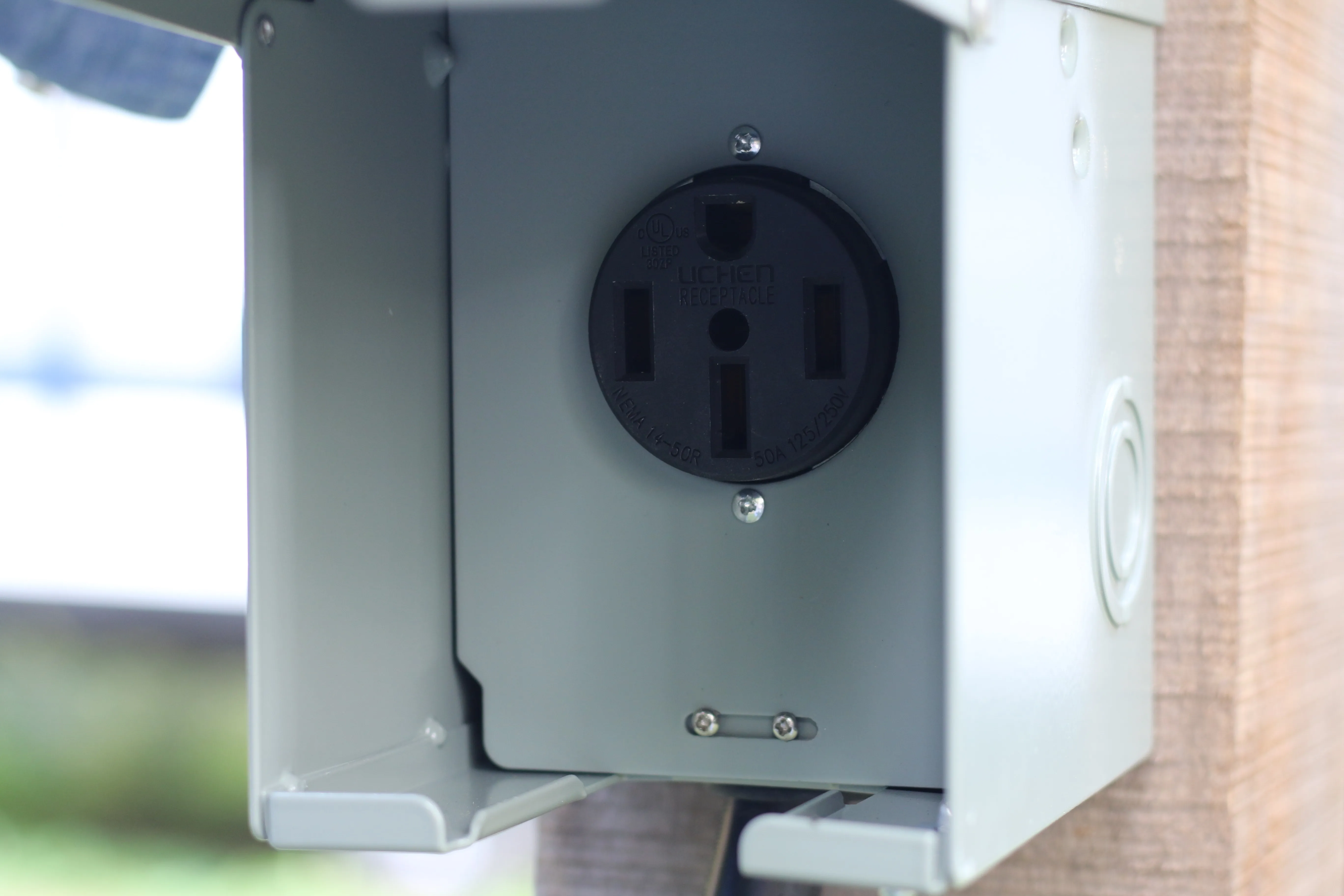 50 Amp 125/250 Volt Rv Power Outlet Box Enclosed Lockable Outdoor Nema 1450r Electrical