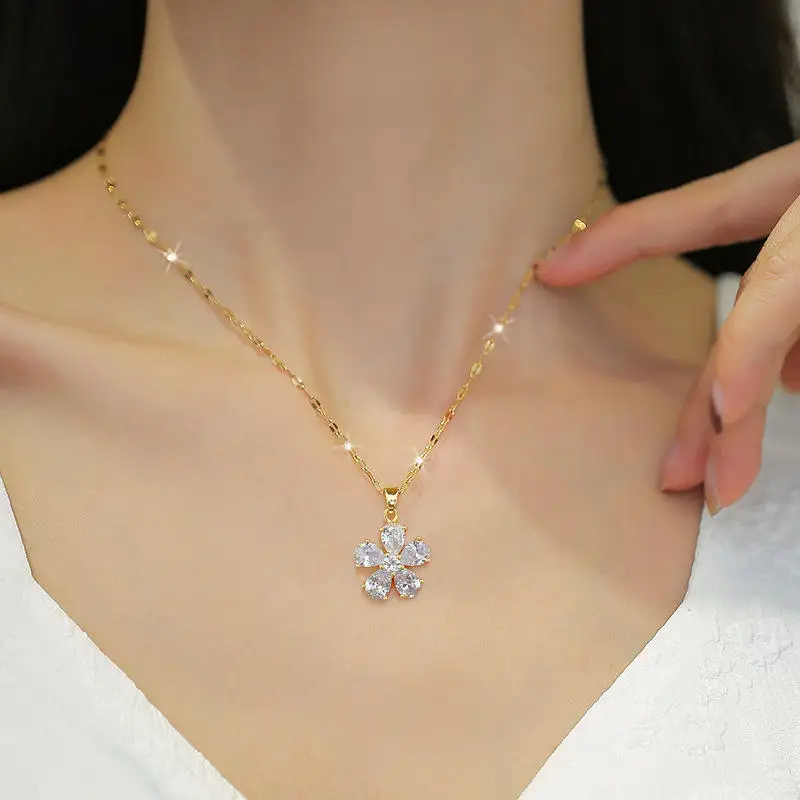 Flower Pendant Necklace