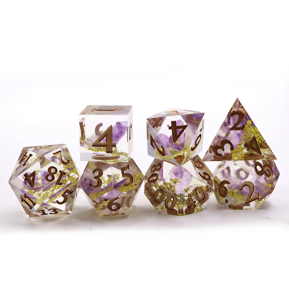 Venda Calenta de Daus D20 Personalitzats per a D&D 7 Peçes Núcleu Líquid Transparent amb Logotip de Resina amb Disseny de Flor Groga