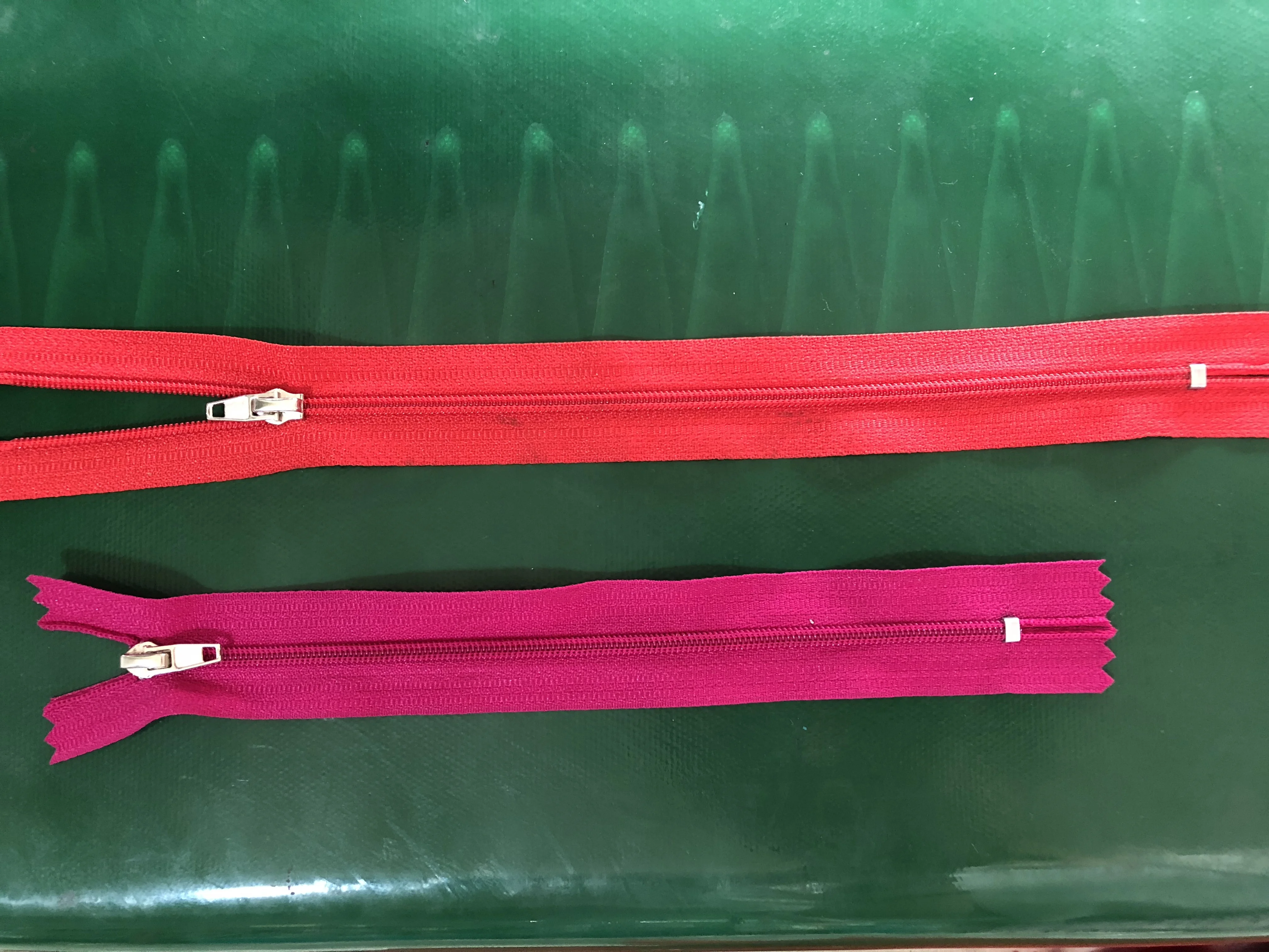 Automatic Close End Zipper Ultrasonic Zig Zag Cutting Machine Zipper