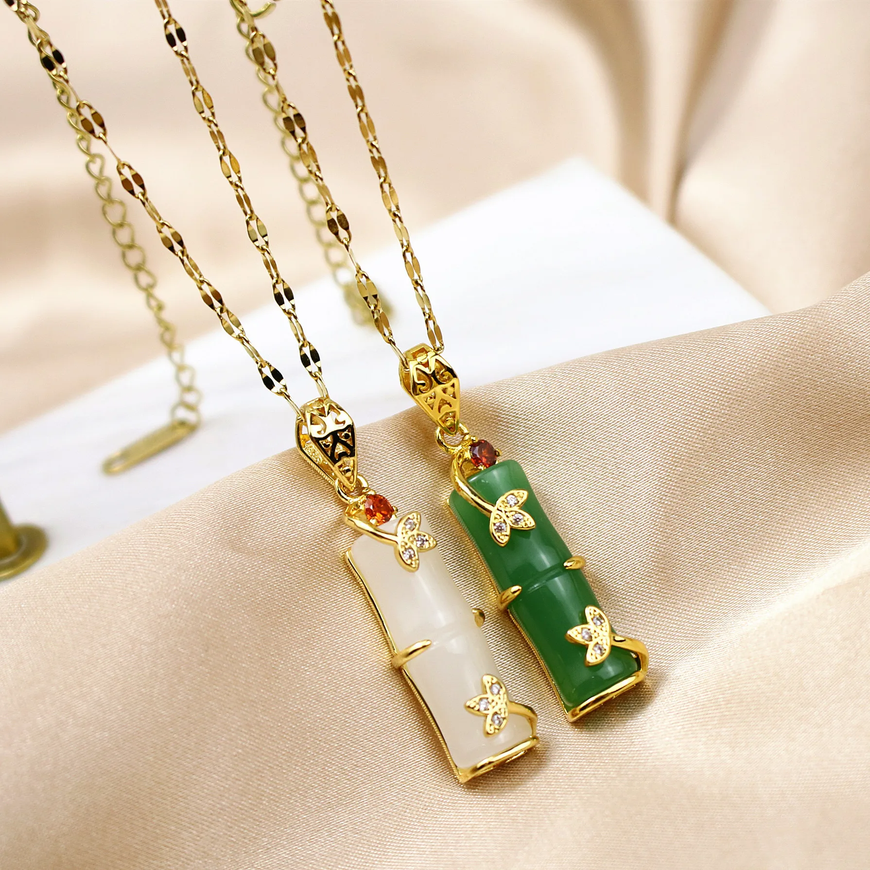 Buy Elegant Women's Gold Pendants , Necklaces, Charms and Chains