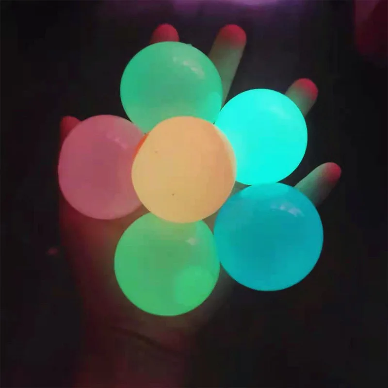 4 pièces/ensemble Boules collantes luminescentes anti-stress Jouet anti- stress qui brille dans le noir Boule collante pour plafond Jouets pour enfants Cadeau