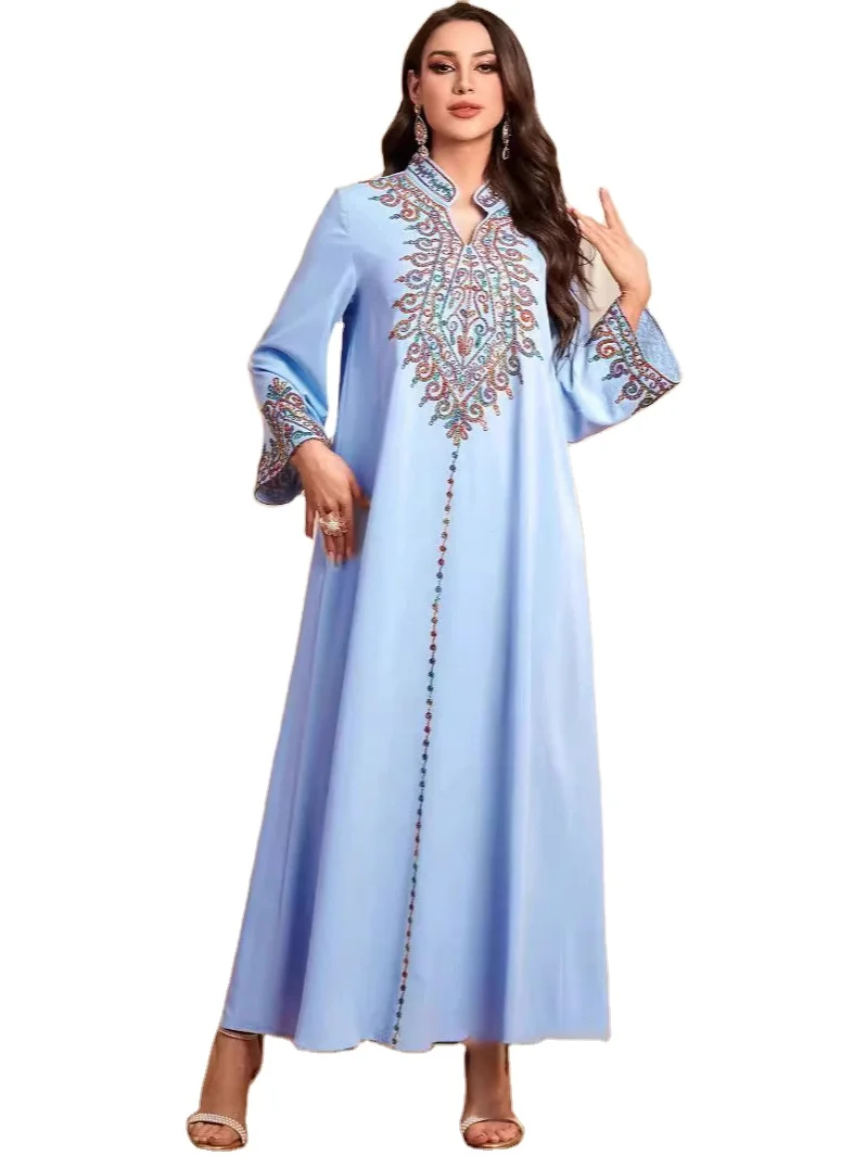 Delicate Embroidered V-Neck Dress Middle East Islamic Clothing Solid Pattern Crepe Fabric Dubai Turkish Loose Dress
