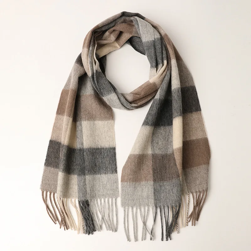 2024 Unisex Classic Scottish Checked Wool Scarf Stylish Merino Wool Custom Brand Label Designer Tassel Autumn Fashion Wholesale