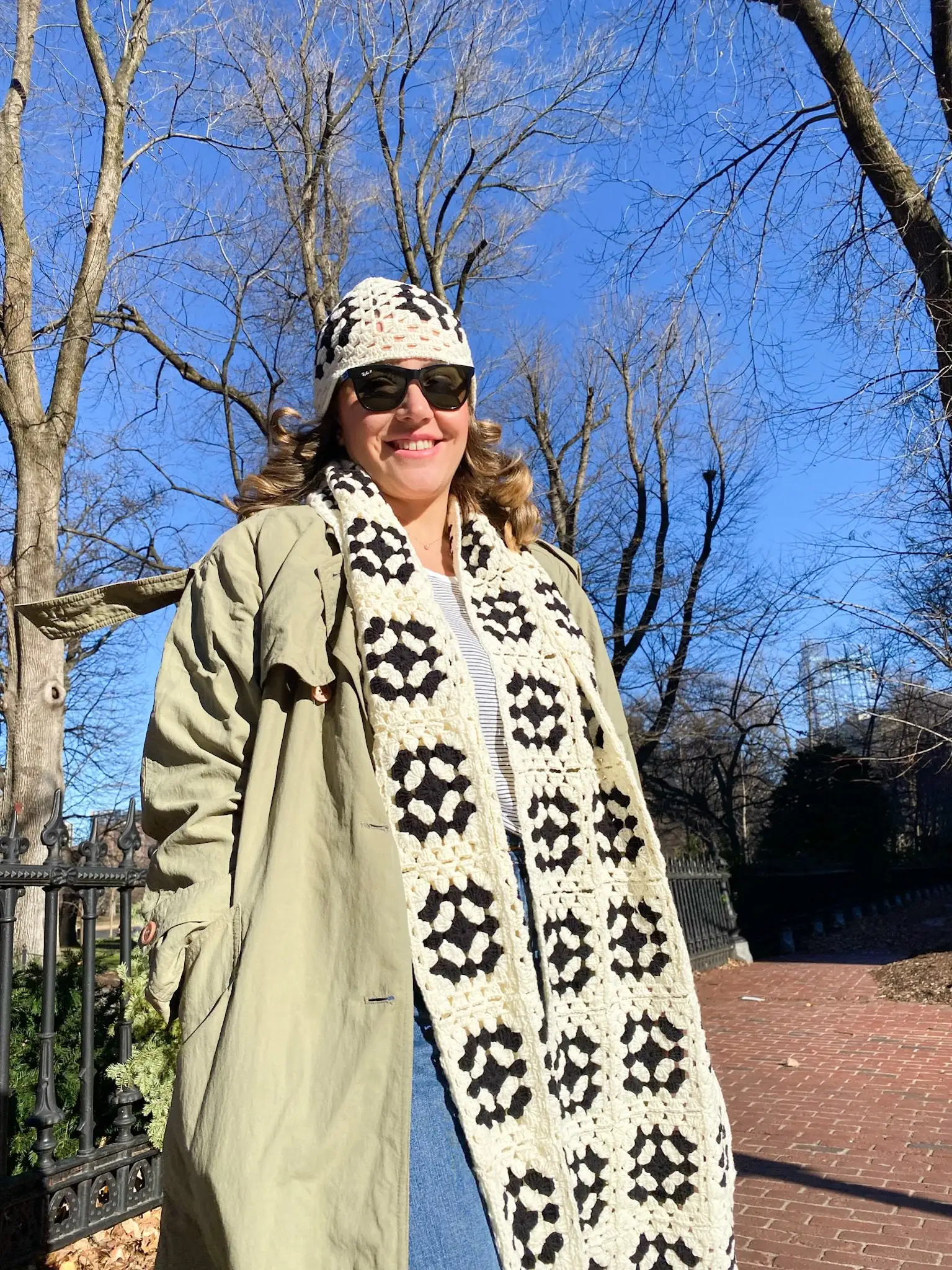 Милый и стильный Зимний винтажный афганский комплект из двух предметов с ручным крючком акриловая вязаная шапка шарф индивидуальным принтом логотипа