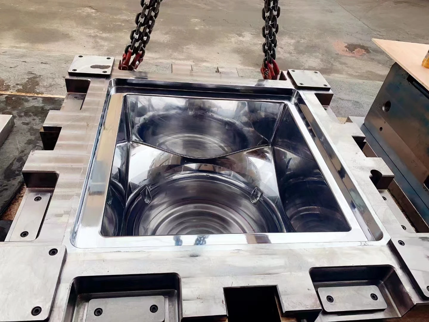 500 Tons Hydraulic Press - Efficient Stretch Forming