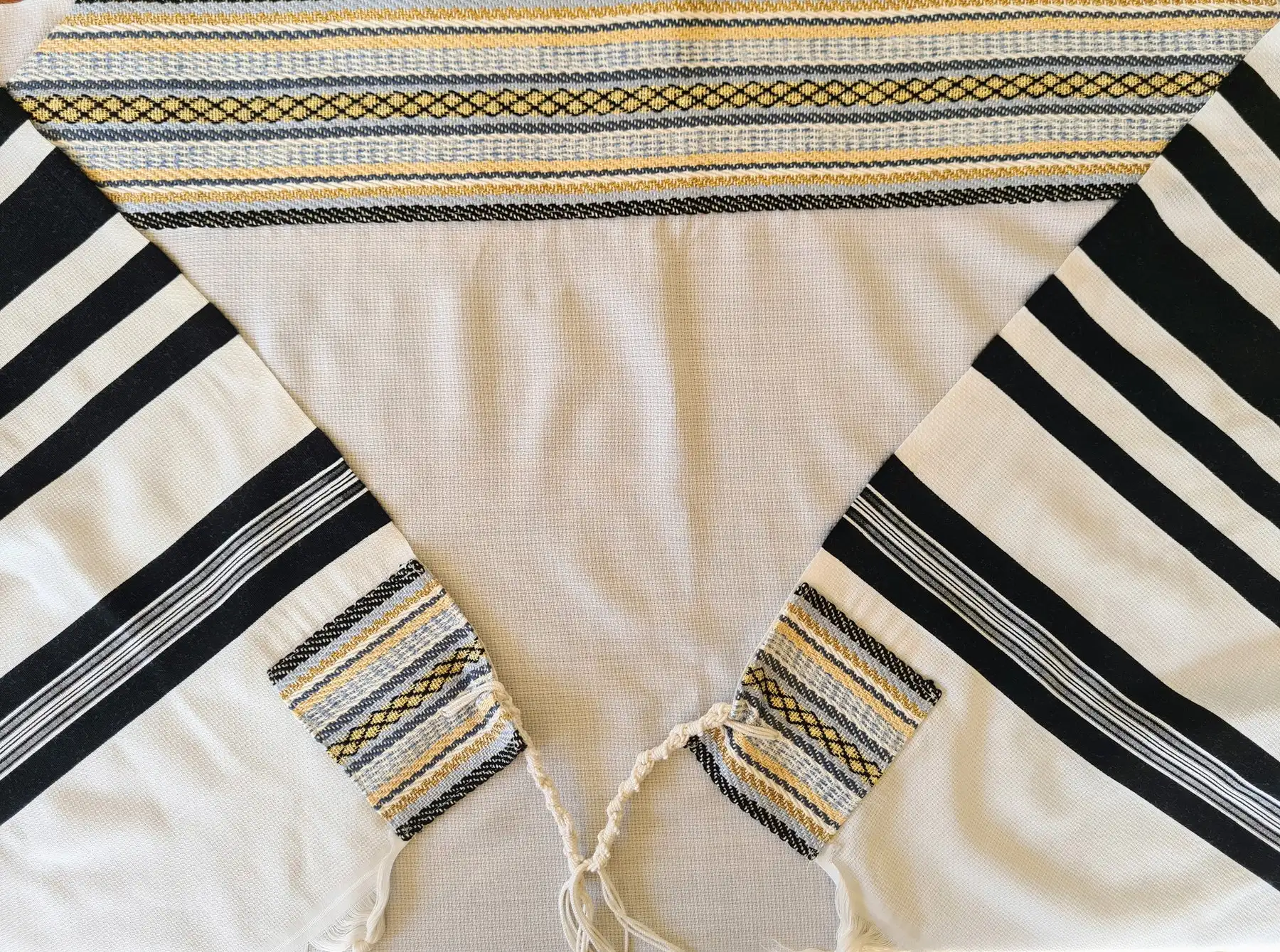 Jewish Non-Slip Wool Prayer Shawl Kosher Certified Anti-Slip Wool Tallit in White Textured Scarf