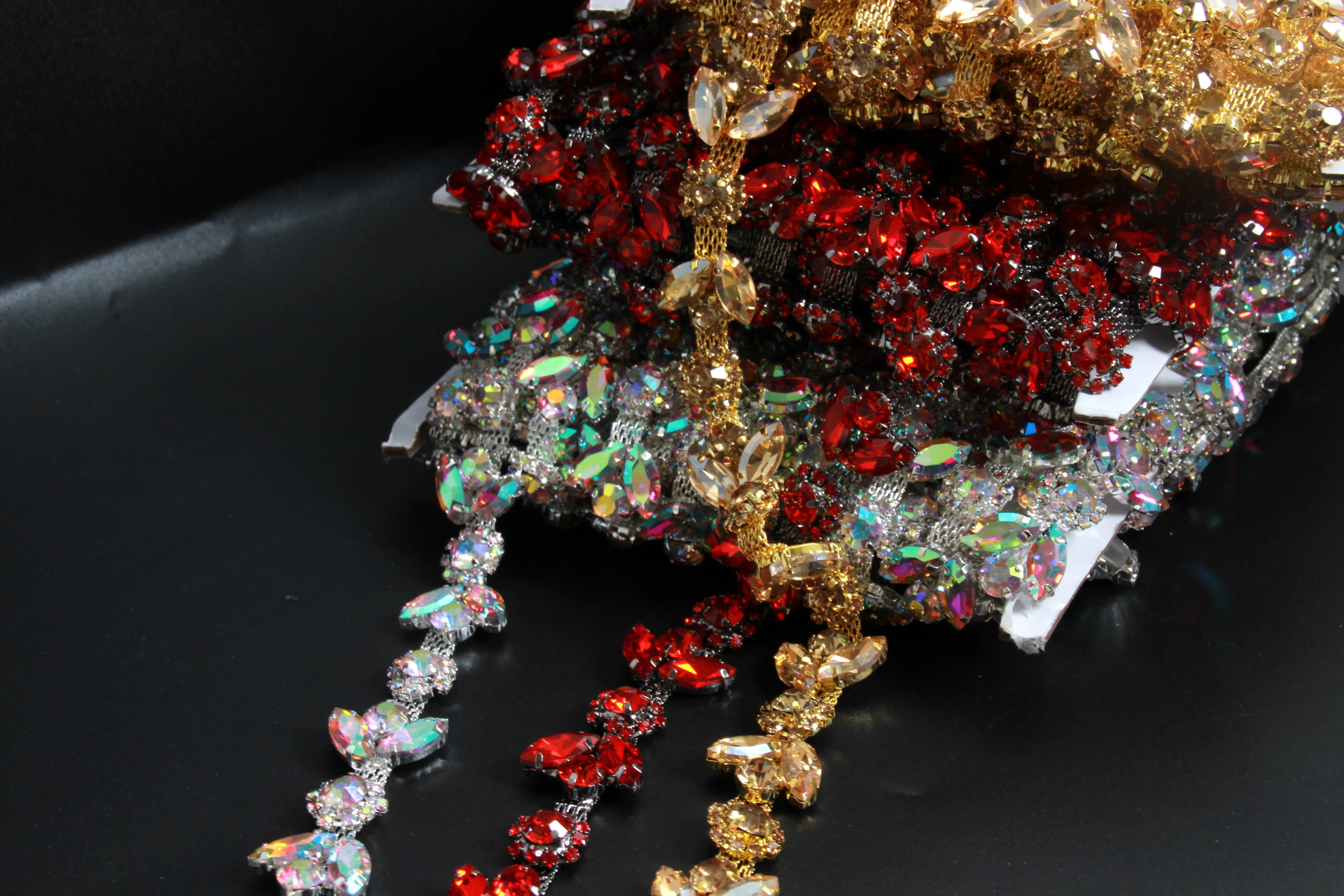 SINRONG Colorful Glass Chain Rhinestone Belt Motif