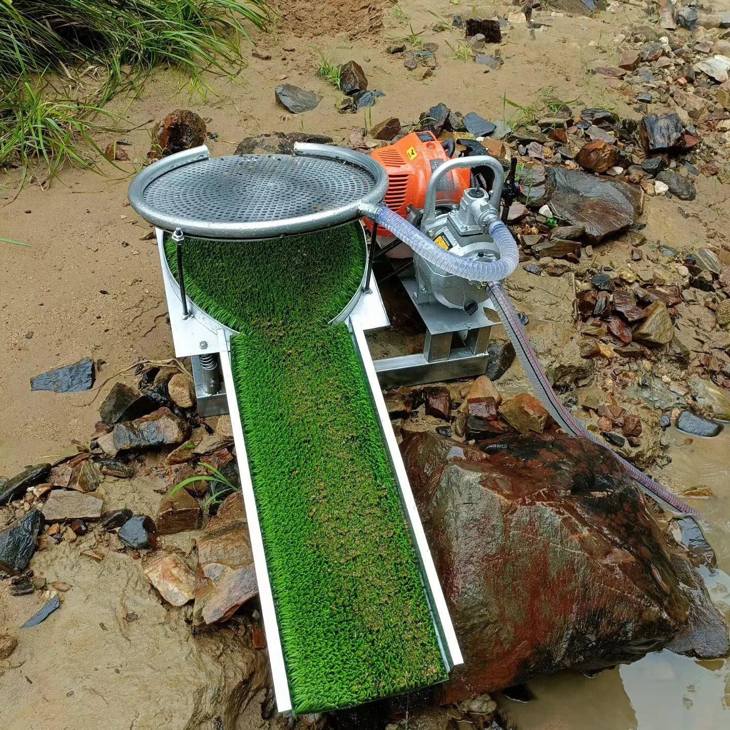 Portable Mini Gold Washing Machine Small Vibrating Sluice Box for Ore New Condition Gold Mining Application
