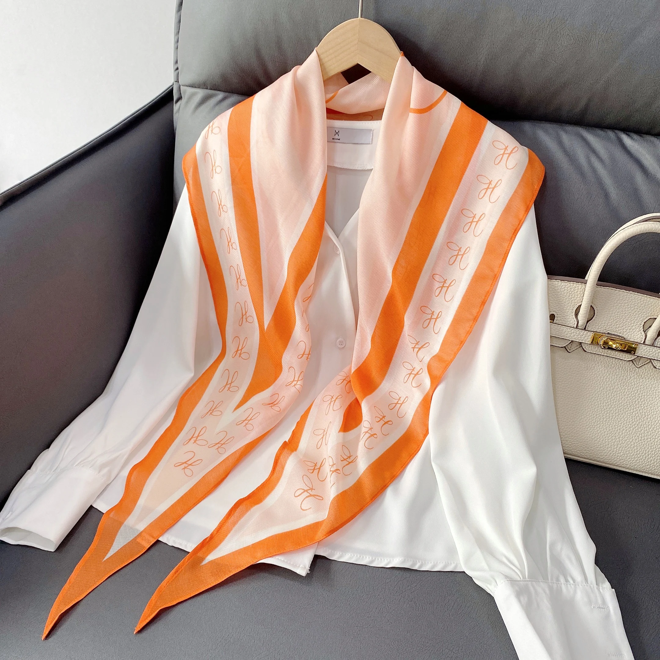 2024 nuovo stile di moda di lusso marca Skinny Bag sciarpa da donna in seta  Bandana foulard borsa a mano nastri lunghi diagonali sciarpe