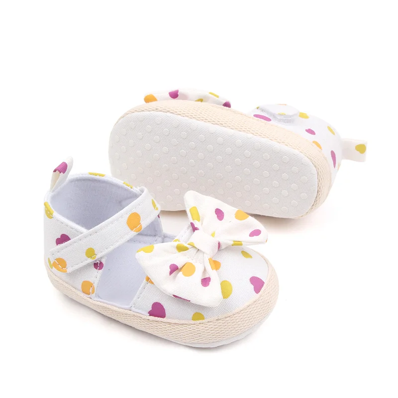Hot Selling Dot Design Soft Sole Baby Newborn Girl Shoes 2023 supplier