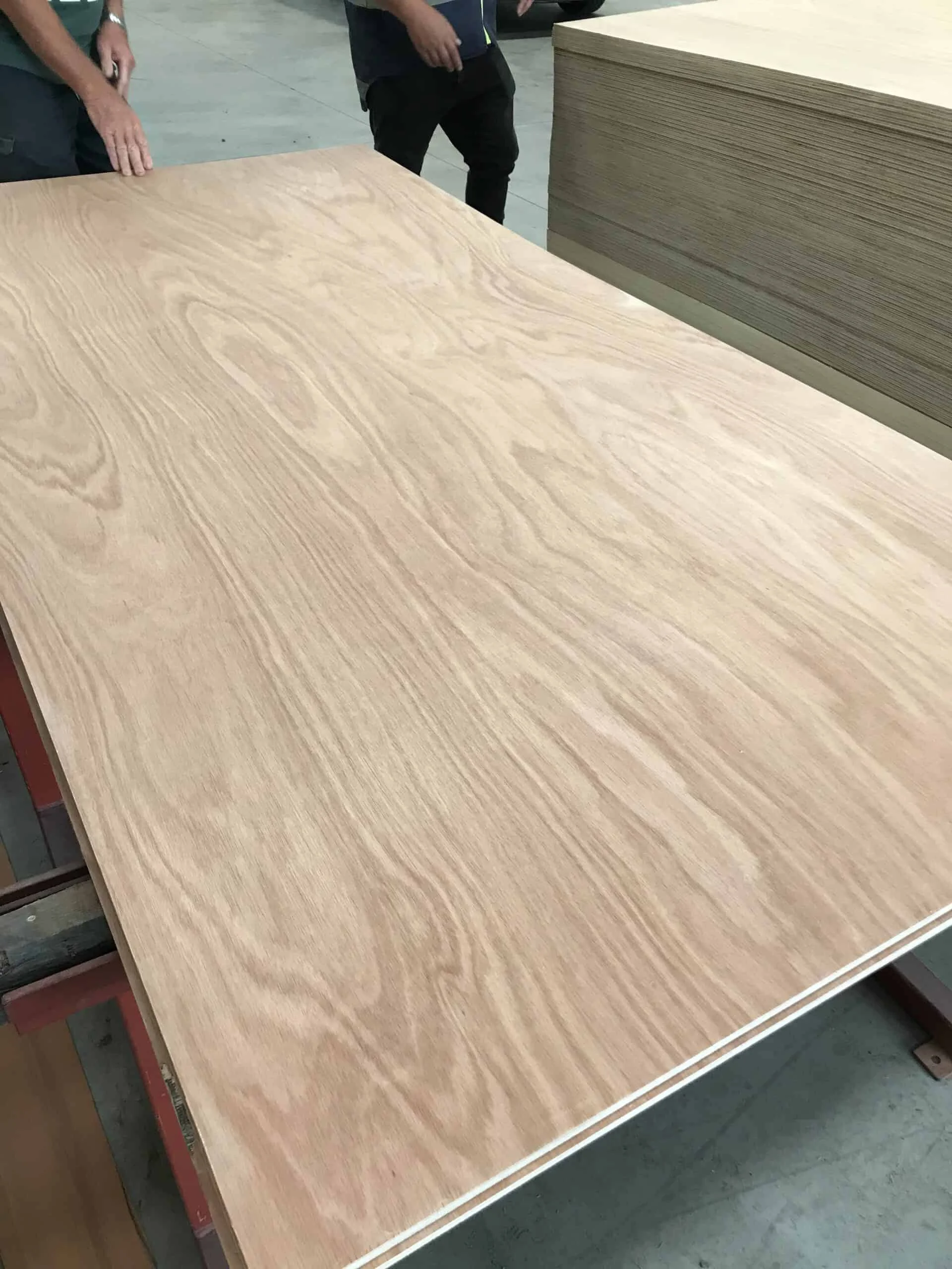 High Quality 18mm Commercial Furniture Plywood Pine Plywood Sheet With