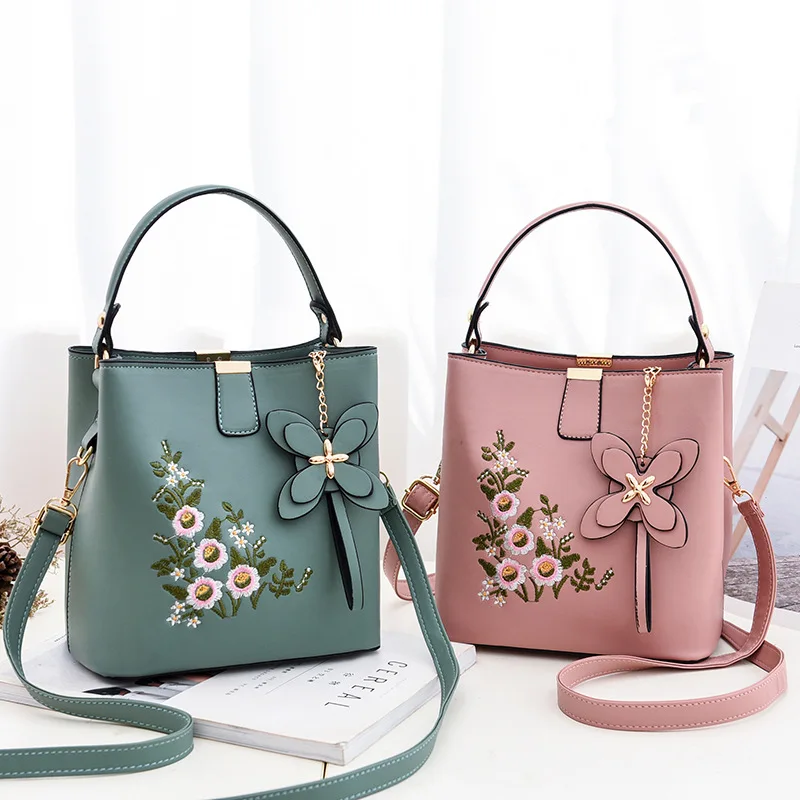 V366) Wholesale PU Leather Lady Bag Bag Flower Embroidery Ladies Bag -  China Flower Embroidery Ladies Bag and PU Leather Lady Bag price