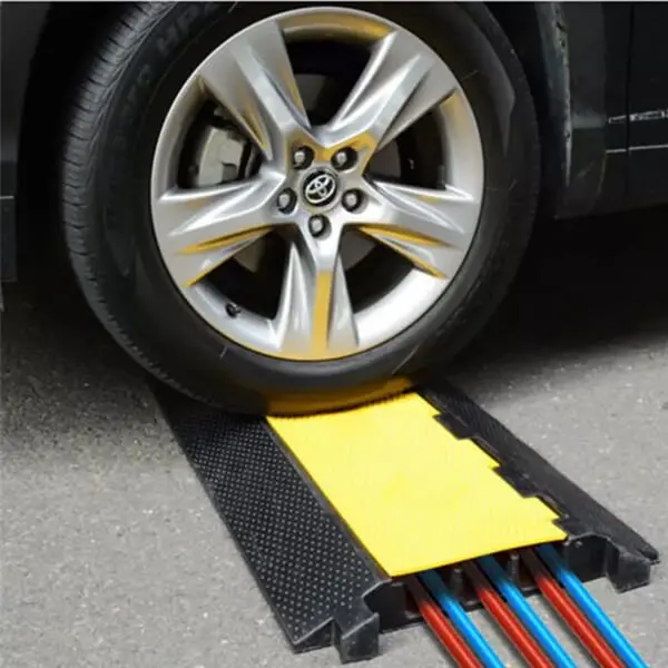 Heavy Duty 3 Channel High Visibility Cable Protector Ramp External Cable Guard