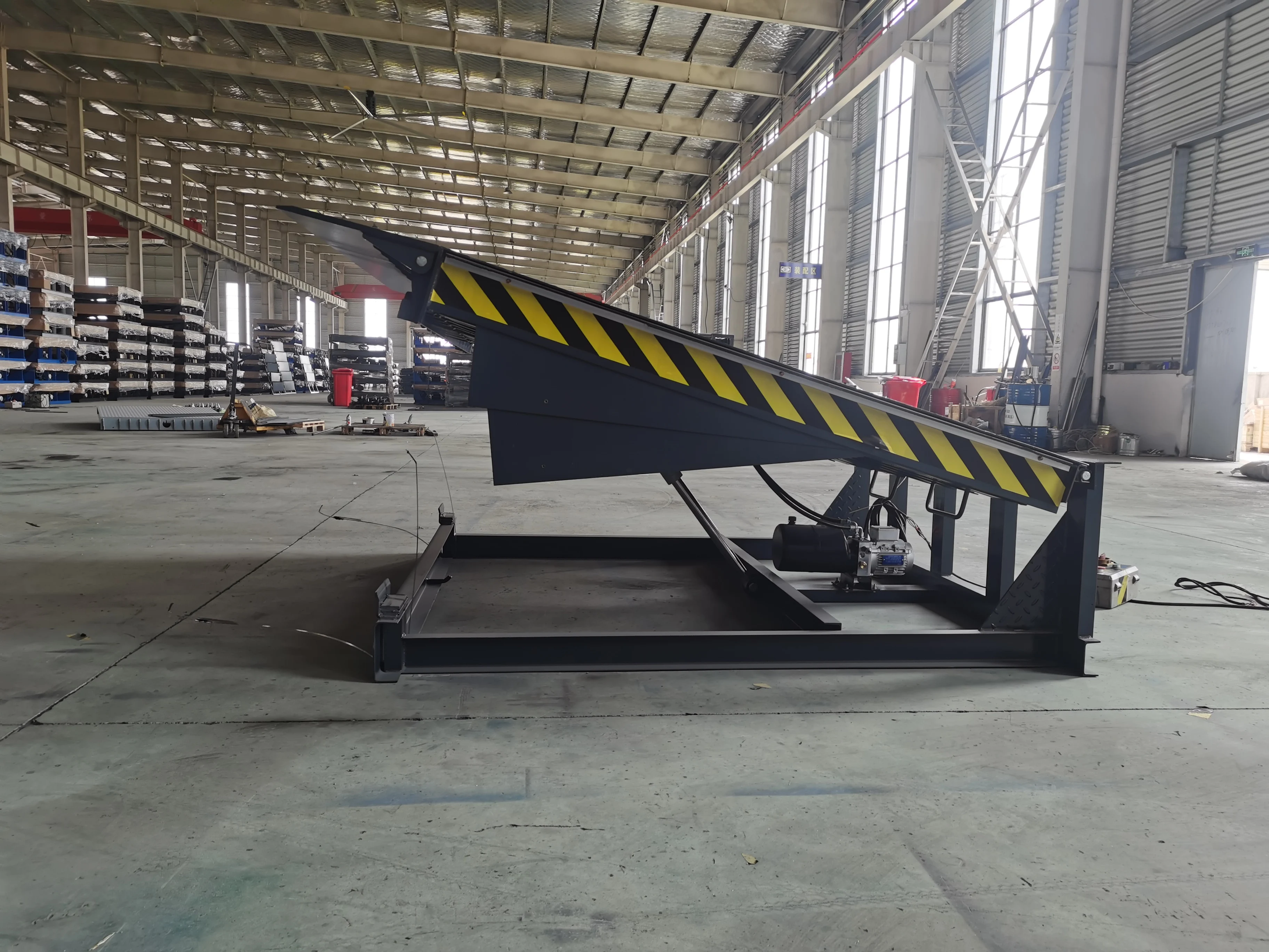 10 Ton Hydraulic Mechanical Dock Leveler With Reliable Motor Stationary