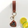 MARRÓN