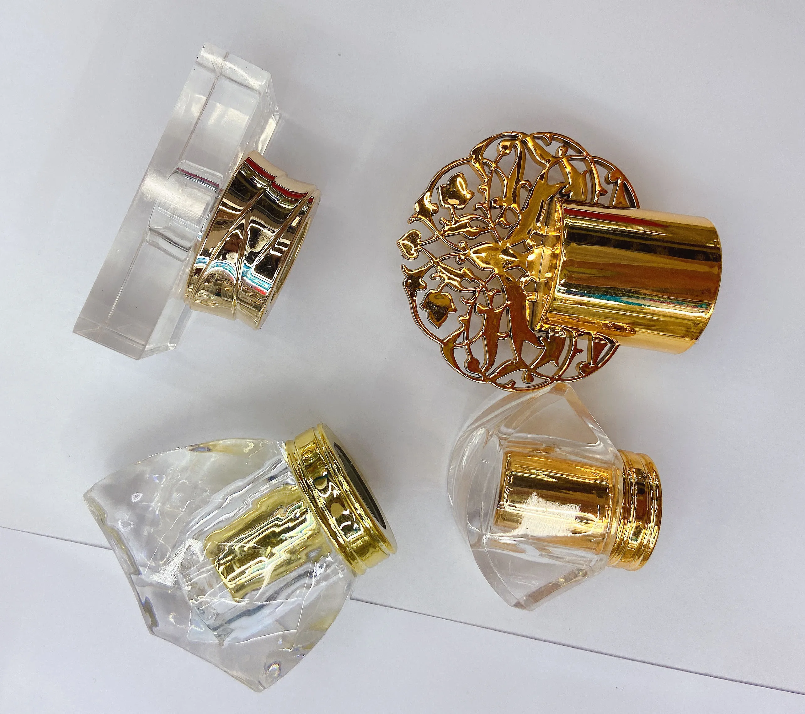 product luxury middle east dubai arabia gold zinc alloy perfume bottle cap plastic crown cap for cosmetic liquor glass perfume bottle-36