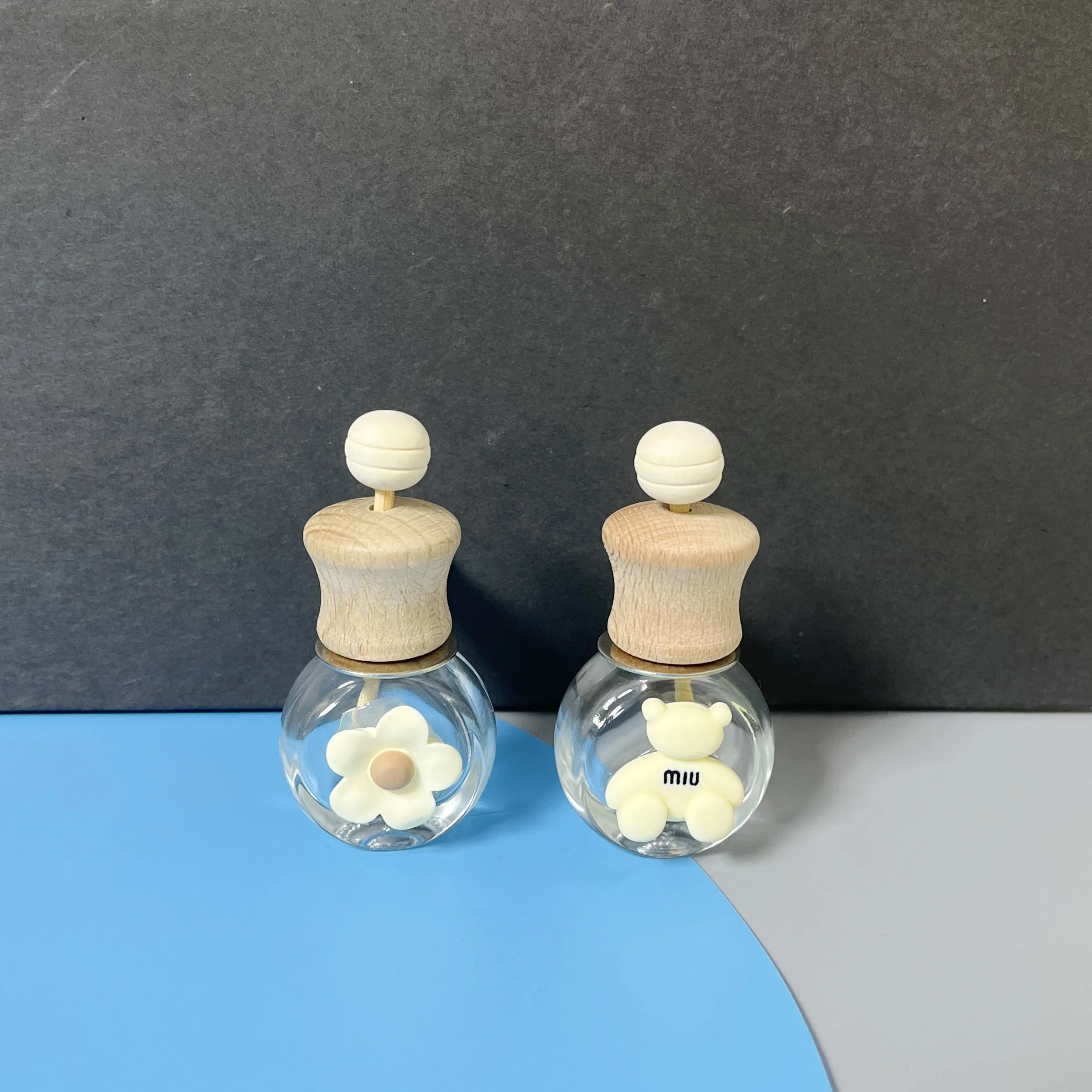8ml  Square Glass Perfume Car Diffuser Bottle with Nature  Black Wooden Cap and Metal Clip