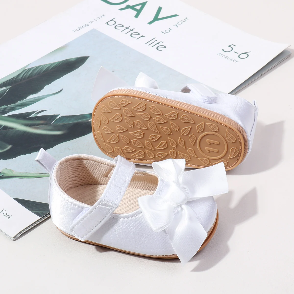 2025 Spring Summer New Arrival Infant Newborn Girl Shoes Breathable Cotton Soft TPR Soles Bowknot Princess Baby Shoes details
