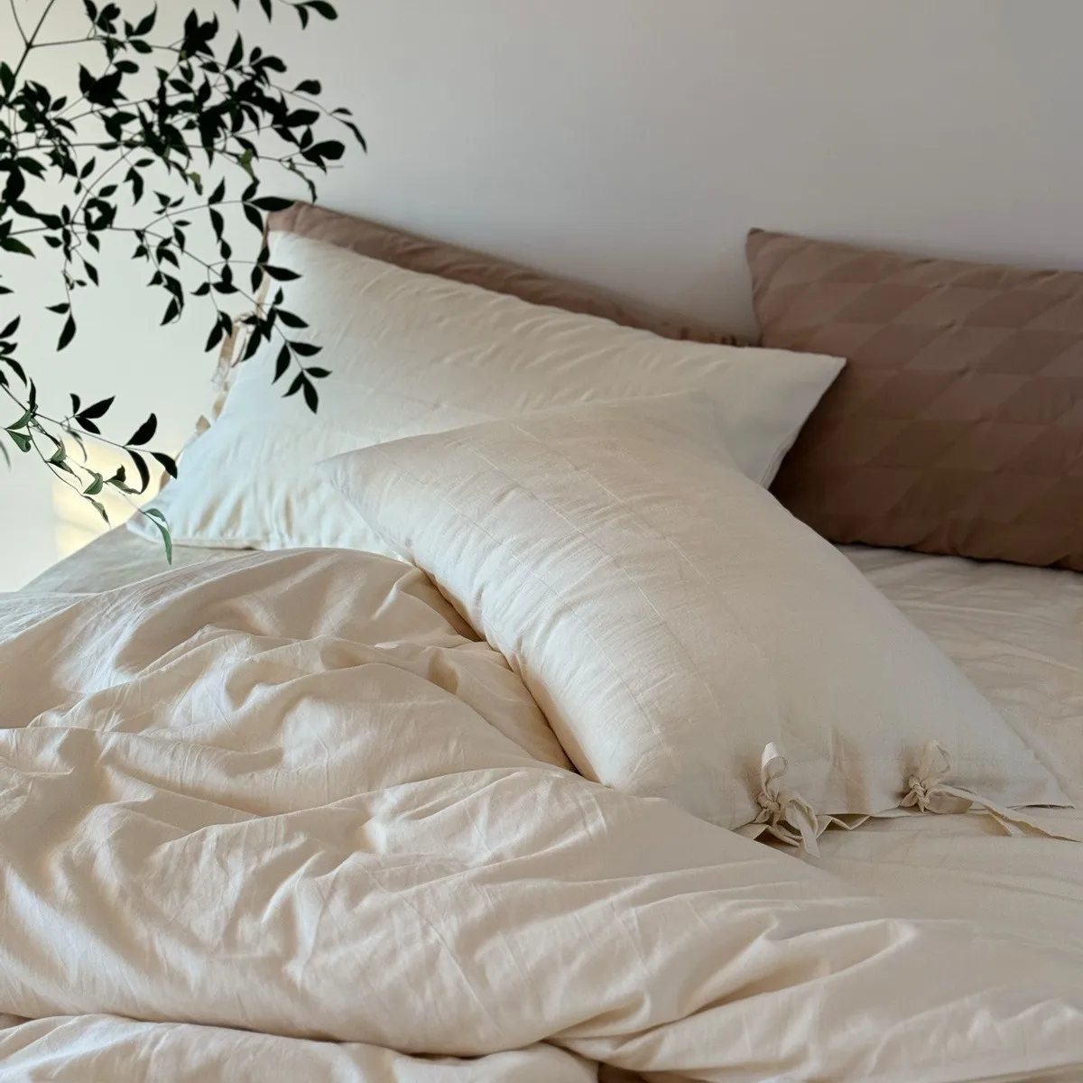 Super Soft Bed Polyester Microfiber Solid Comforter Set