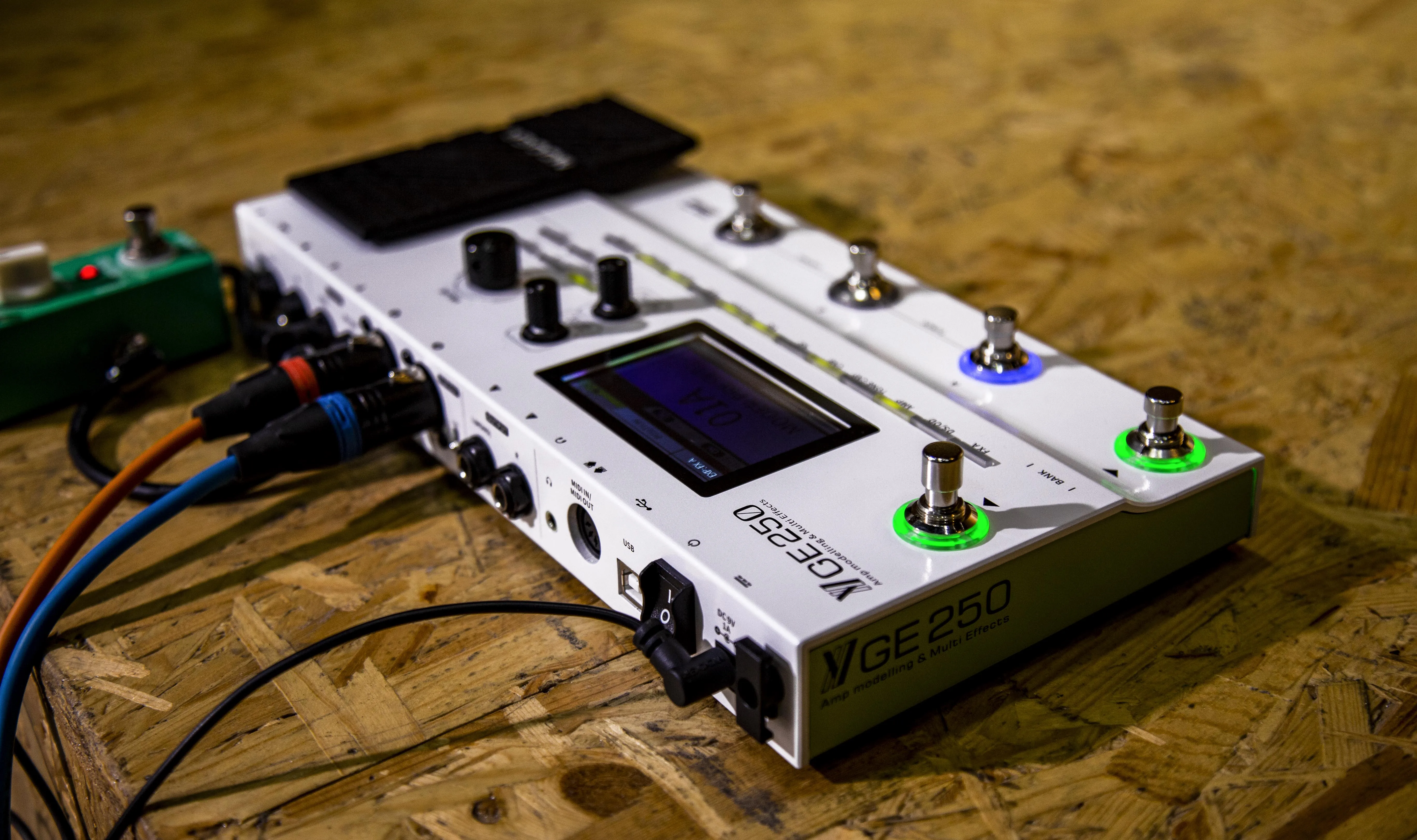 MOOER GE250 Multi-Effects Pedal - 70 AMP Models & 180 Effects