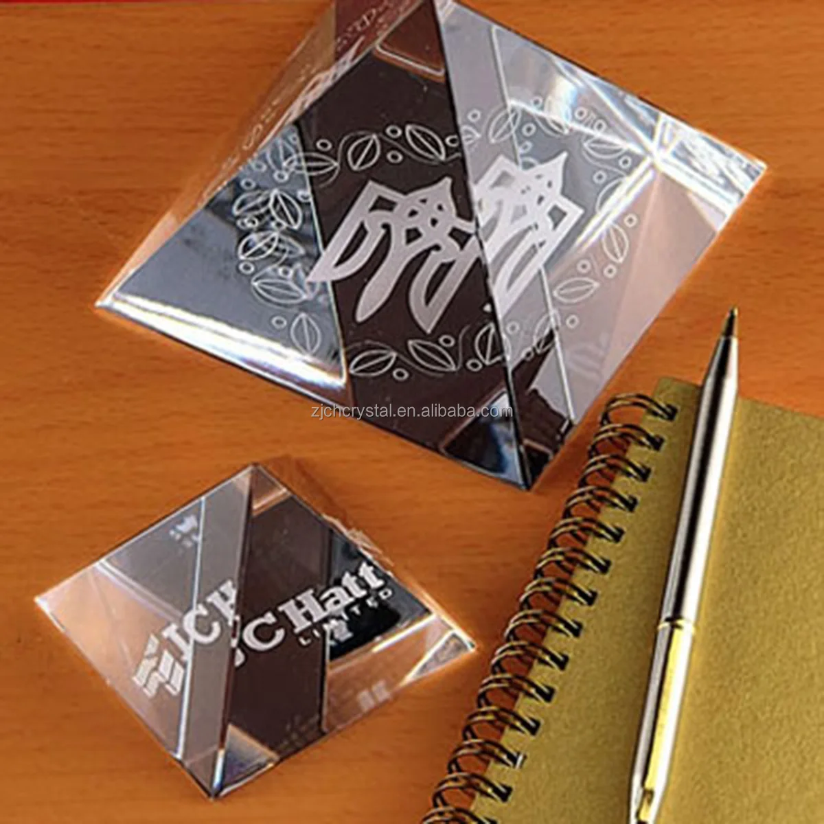 Factory Creative Popular Design 3d Laser Crystal Glass Cube Paper Weight for Business Gifts or Crystal Furnishing Articles