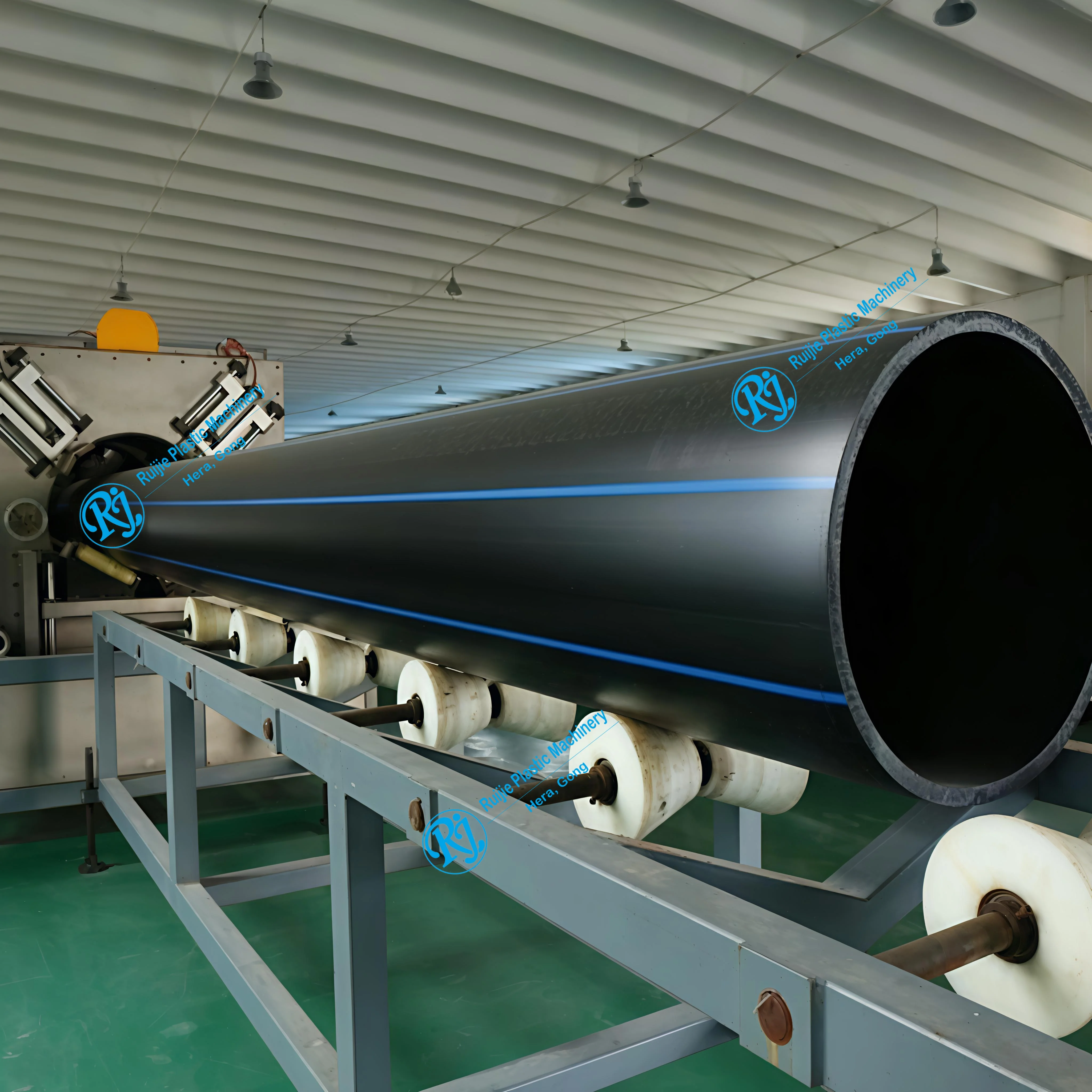 Machina recentissima ad tubos PE, HDPE, PP, PPR, ABS conficiendos; linea productio extrudens unius cochleae; motor novus PLC pro PA