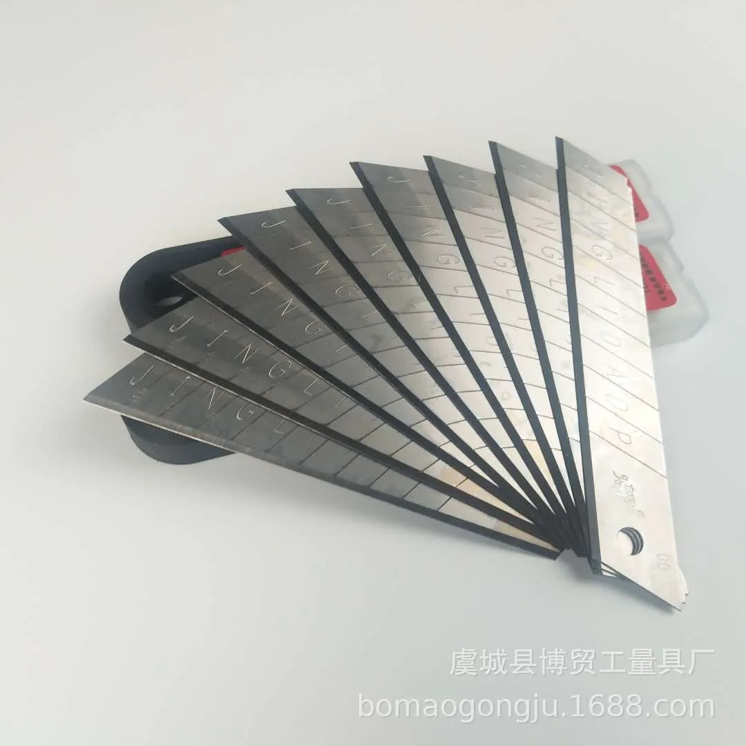 Выдвижной нож-резак 9 мм 18