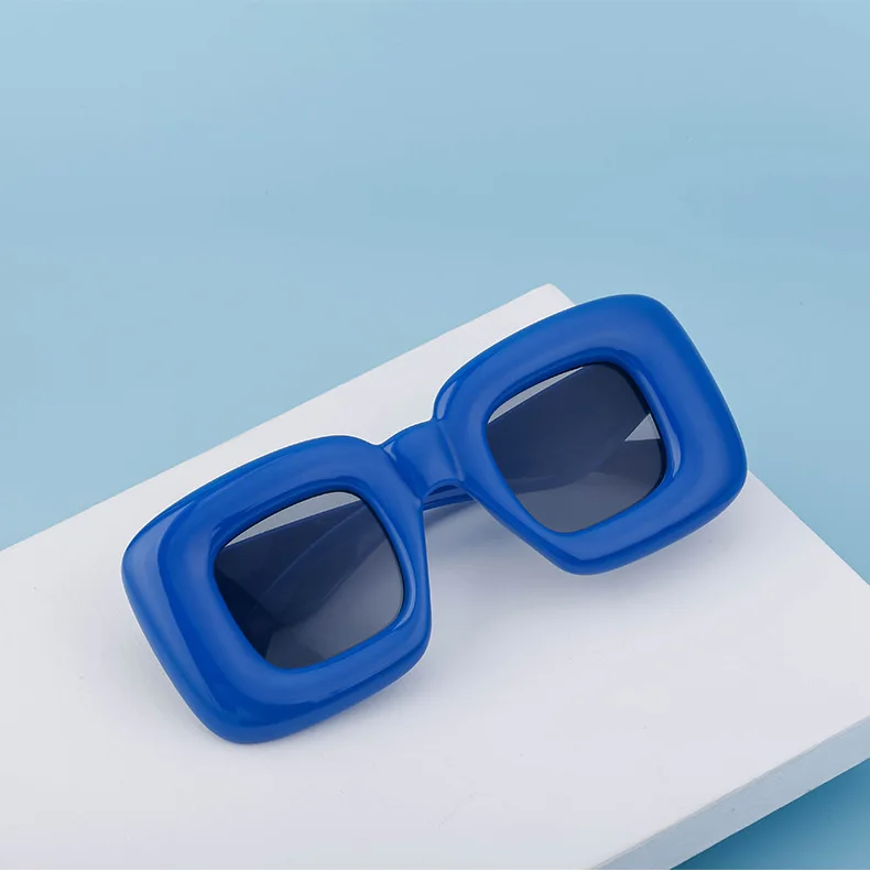 YM98022 - Trendy Square Lens Fashion Red Oversized Sun Glasses display picture 3