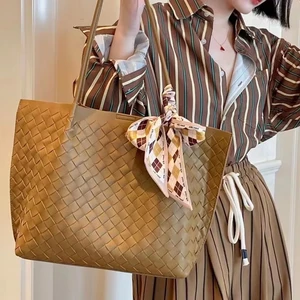 Custom Fashion Women's Tote Bag Casual Fashion Soft Cowhide Woven Women's Handbag Large Capacity Ladies Bag