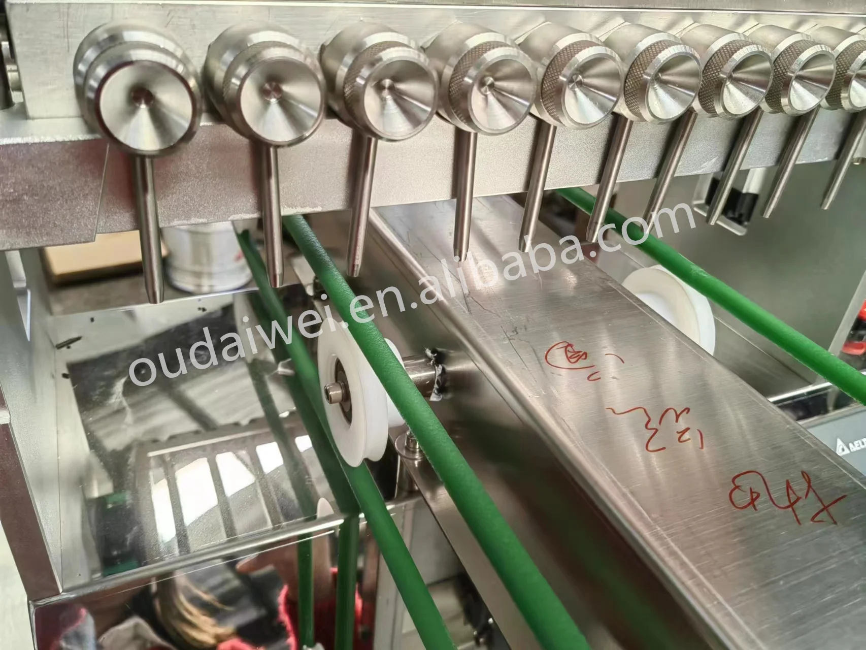 Factory Auto China Small Commercial Thai Metal Mini Roller Hard Candy Making Machine India Supplier Price in Pakistan