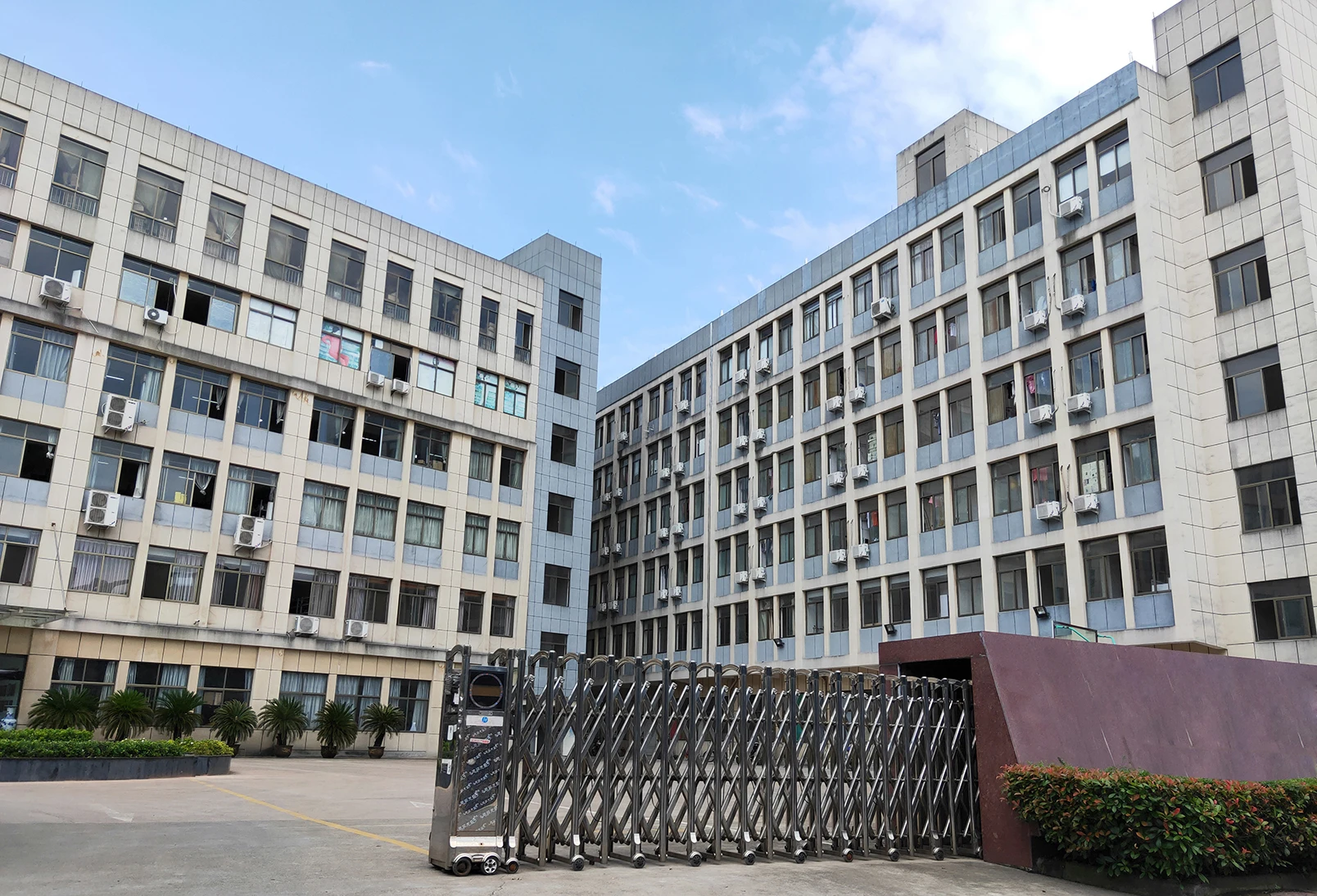 Hangzhou Ailu Traveling Goods Co., Ltd. 3