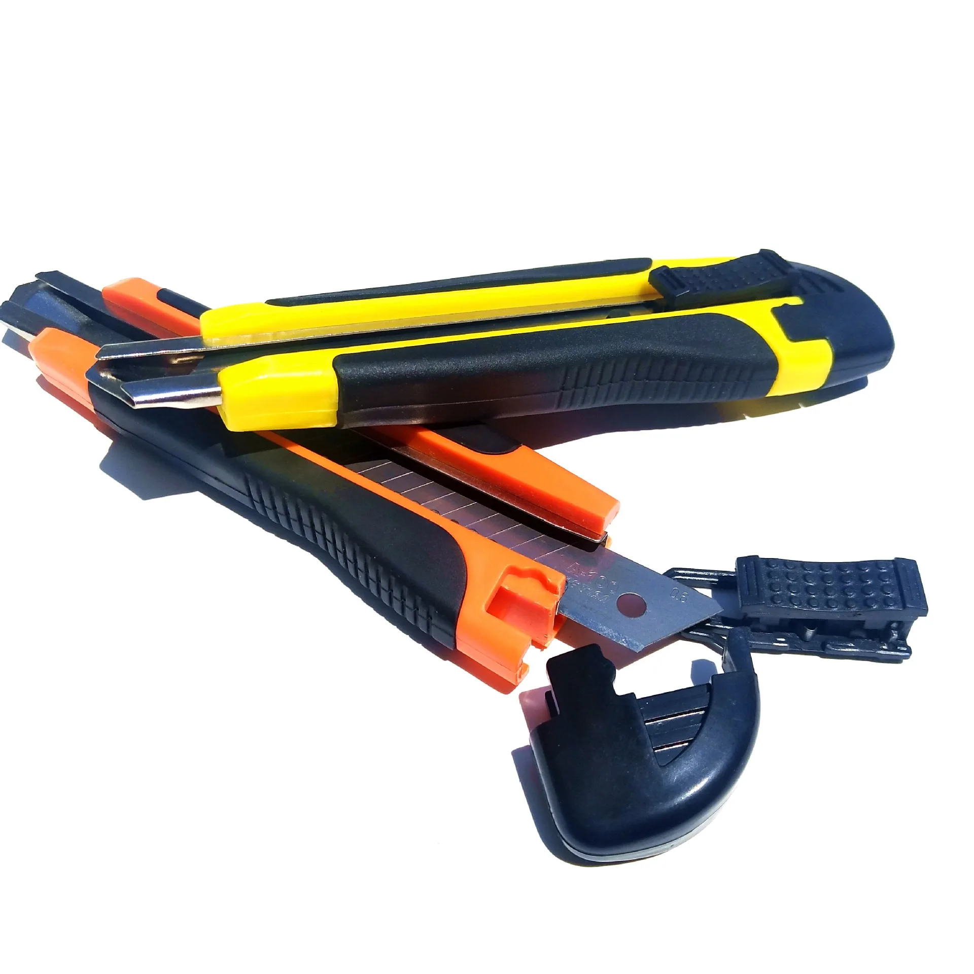 Выдвижной нож-резак 9 мм 18