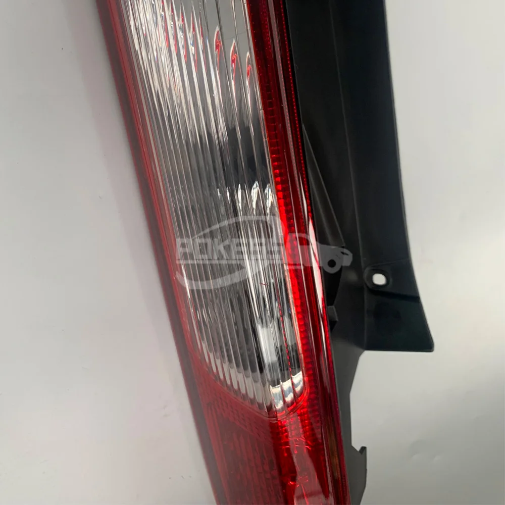 2005-2008 Rear Lights 4M5113A602AB 431-1958R-UE LED Outer Right Tail L... — 4