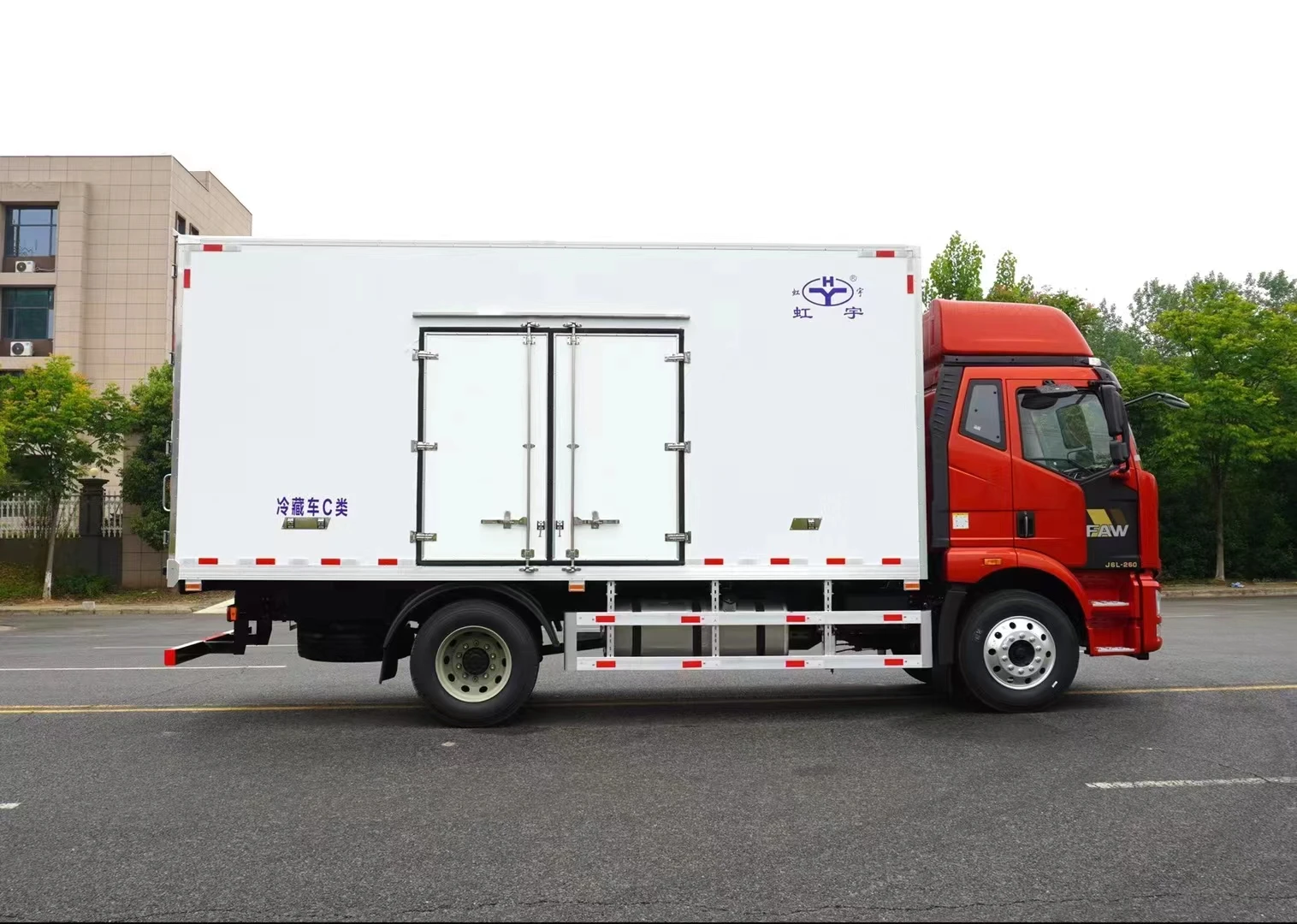 product new condition faw chassis food refrigerated truck 42 8 ton refrigerated box van refrigerator truck for sale-5
