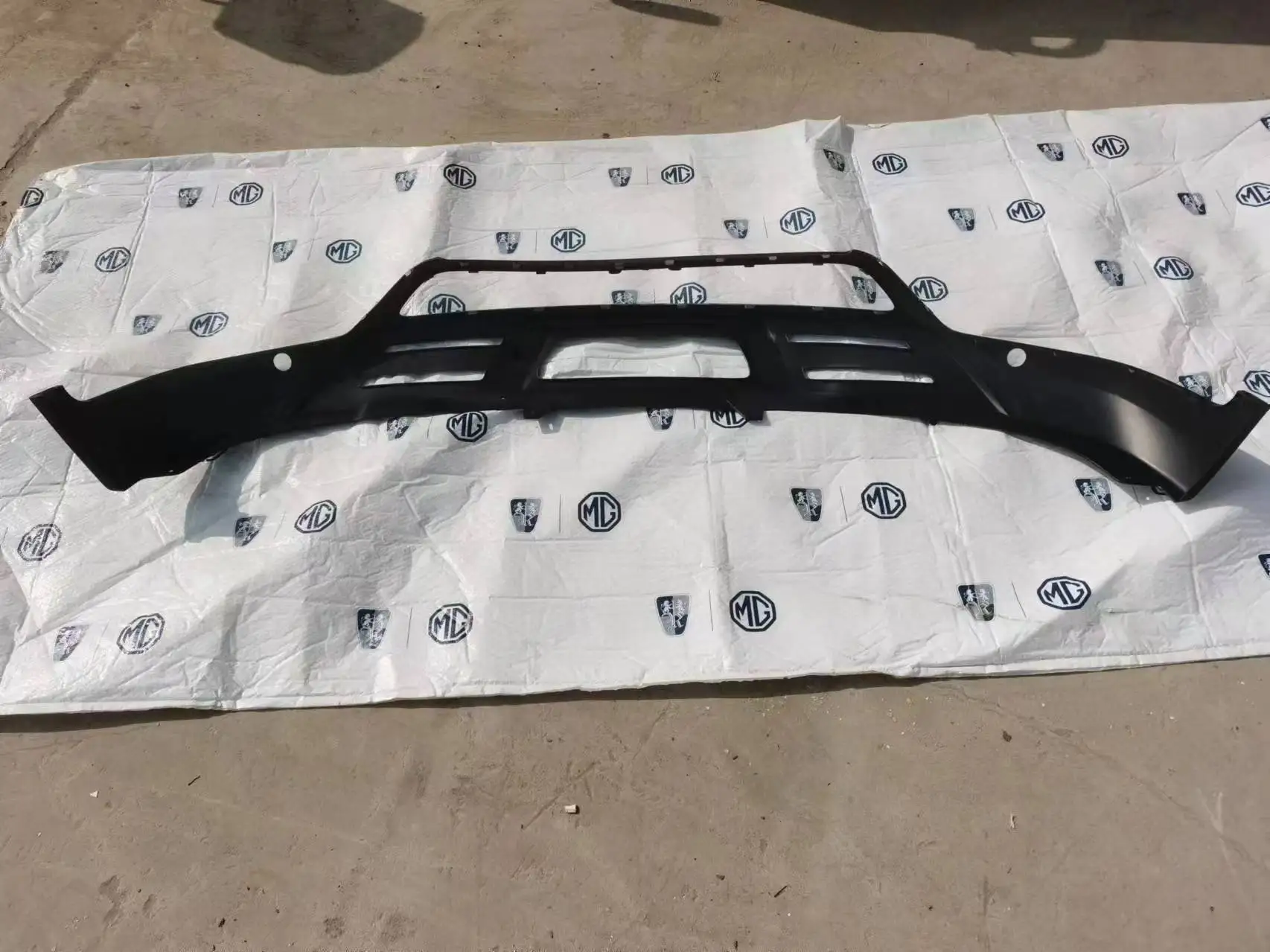 Auto Front and Rear Bumper Guard New Plastic Body Parts for MG Replacement OEM 10759107 for MG RX8 Rear Bumper