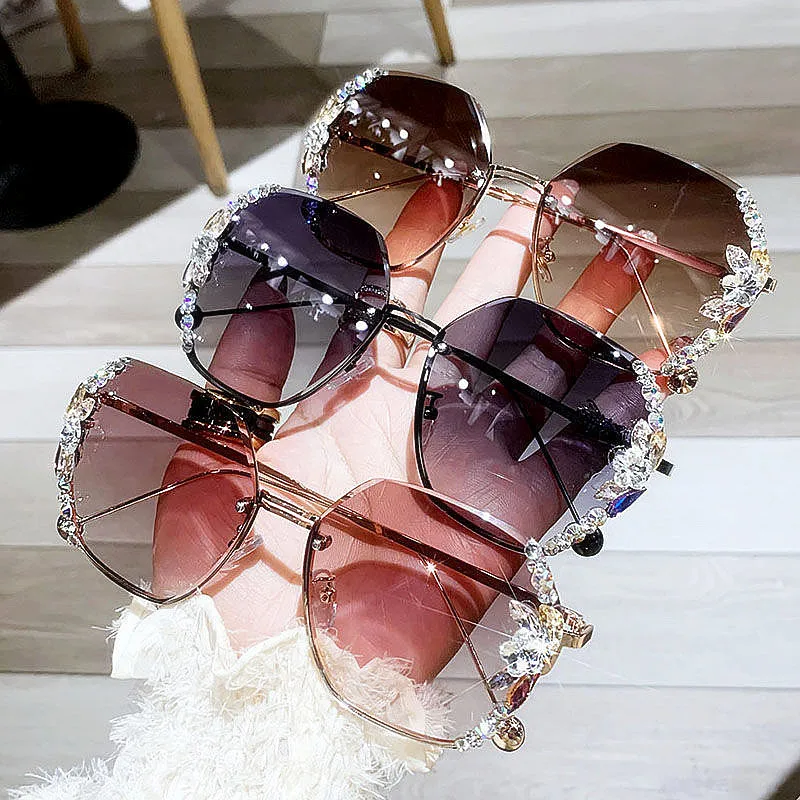 Wholesale 2021 Fashion Vintage Luxury Cutting Lens Gradient Sun Glasses  UV400 Rimless Rhinestone Sunglasses Women From m.