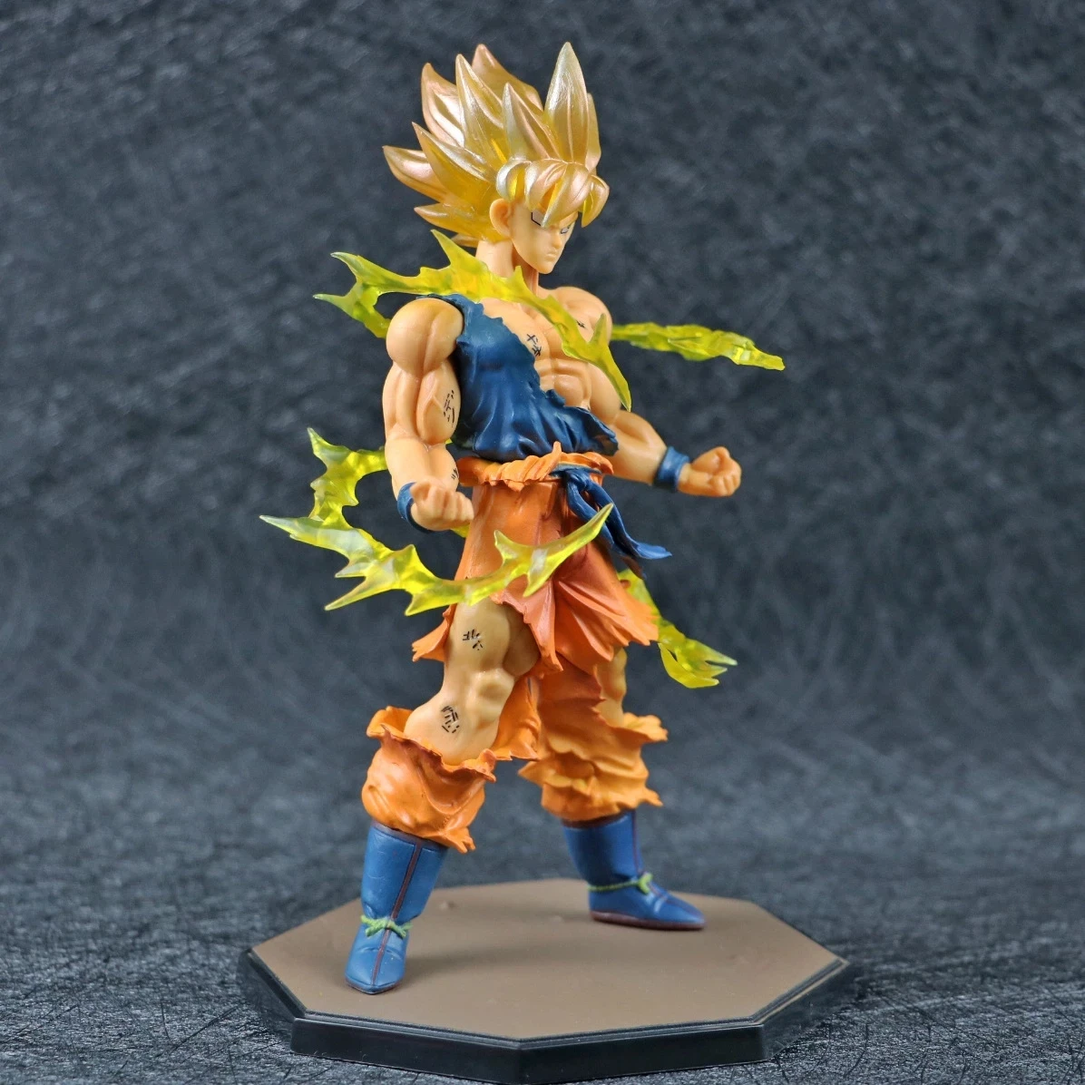 Boneco Goku Super Sayajin 2 Dragon Ball Z 20cm Resina