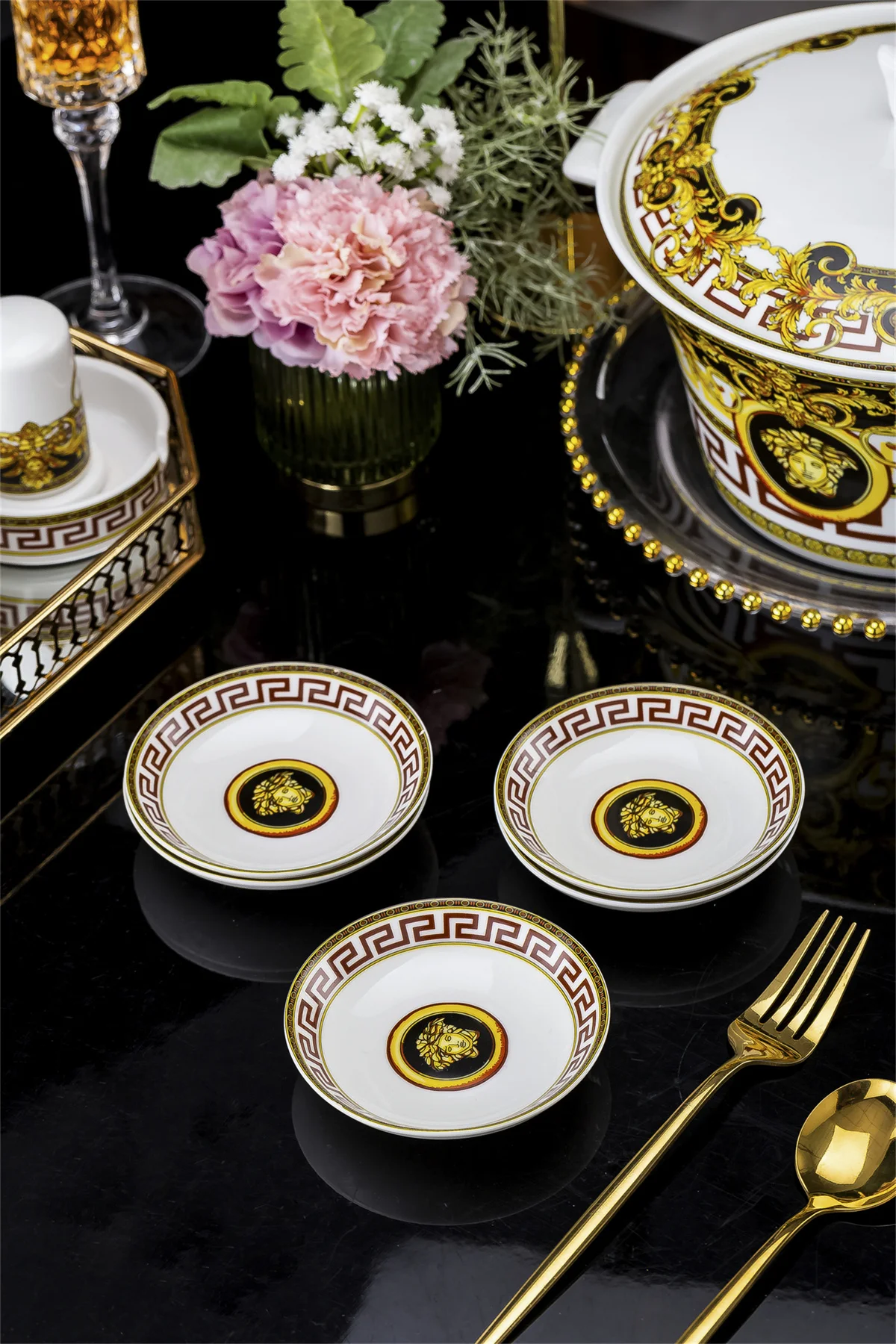 Luxury Wholesale Ceramic Tableware Plates 58pcs Set Bone China Gold