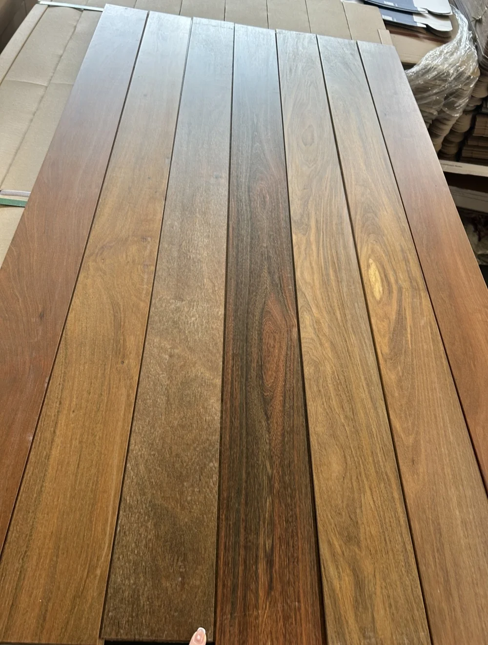 Revestimento de Madeira Real em Ipe Brasileiro com Acabamento Oleado para  Paredes Externas, image size:1000x1323