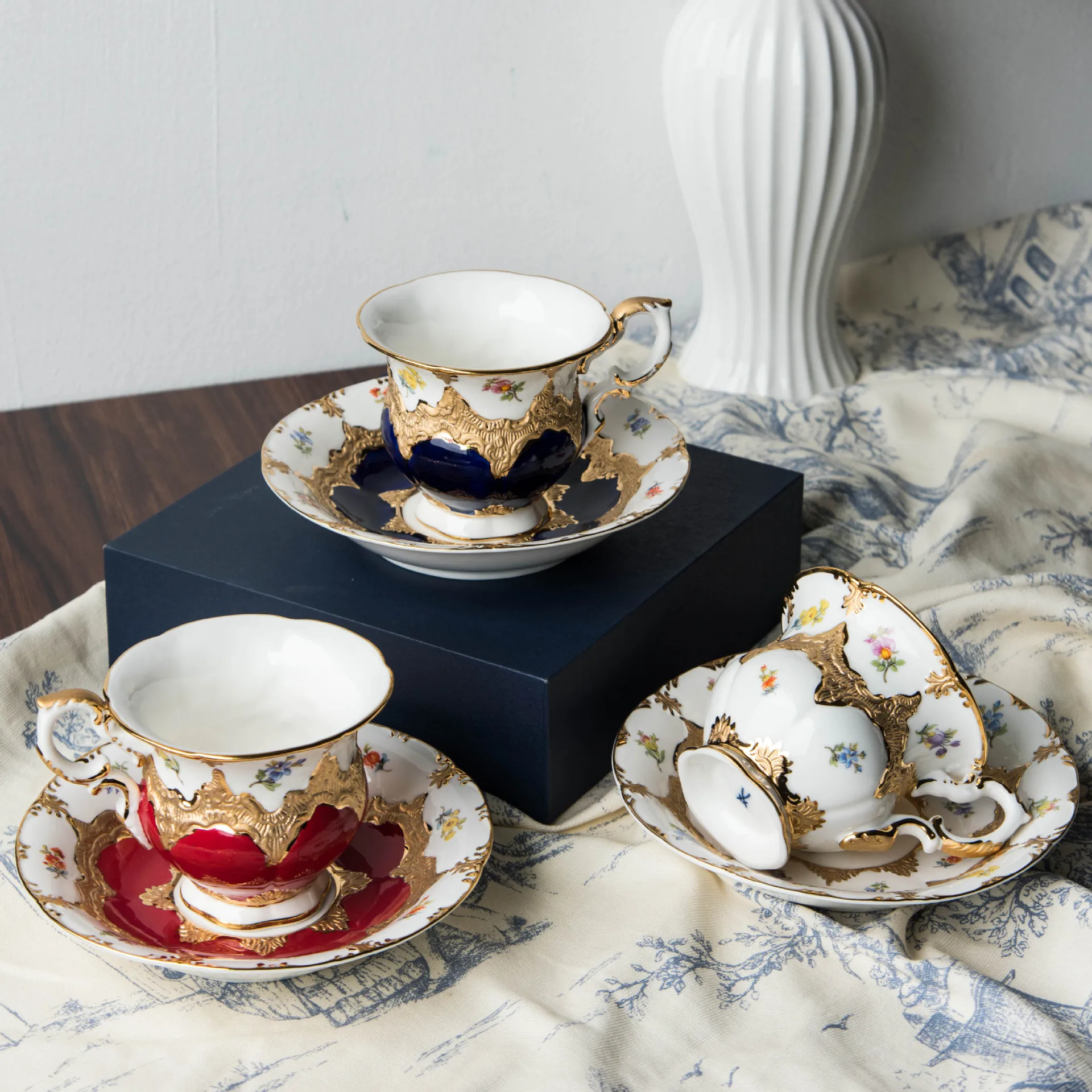 Luxury Hand Painting Real Gold Tea Cups Set Royal Handmade Tea Cup And