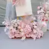 Composizione floreale di orchidea rosa con stelo morbido