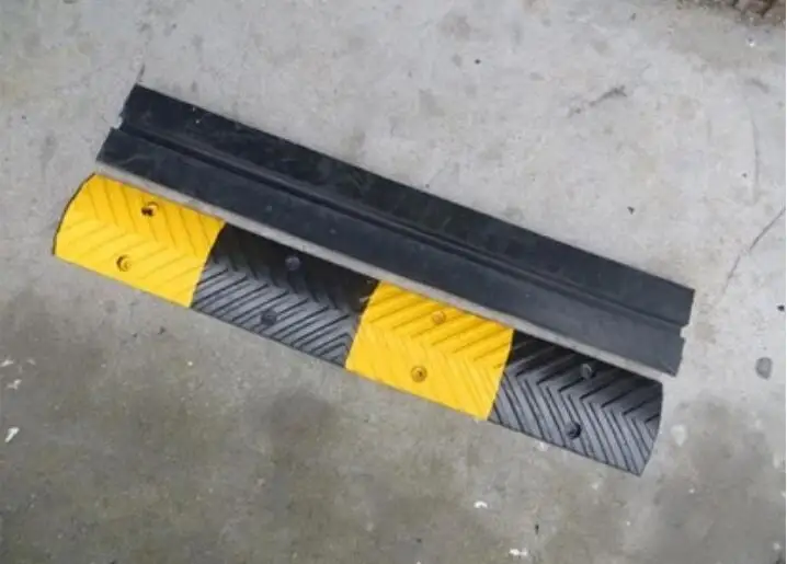 Durable Mini Small Yellow Black Speed Hump Rubber Speed Bump Stripe