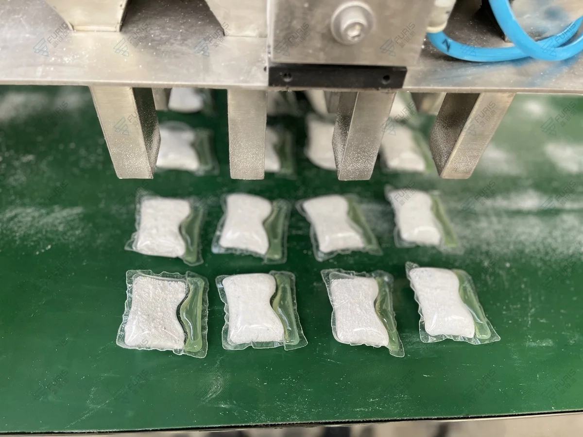 Автоматическая Водорастворимая пленка упаковочная машина для жидкий стиральный порошок Pod делая машину