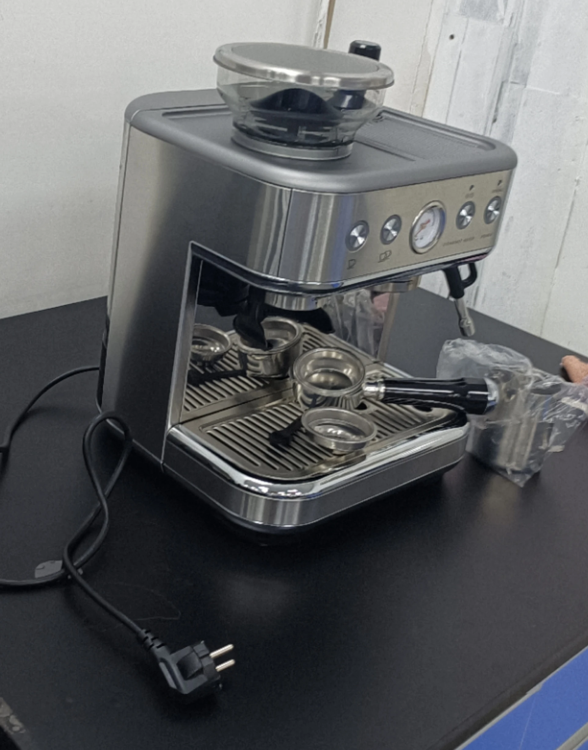 Atomic Coffee Machine with Beans Grinder Bean to Cup Espresso for Restaurant Espresso Machine with Milk Frother