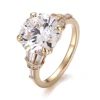 Anillo de oro macizo de 10 quilates con diamante de laboratorio