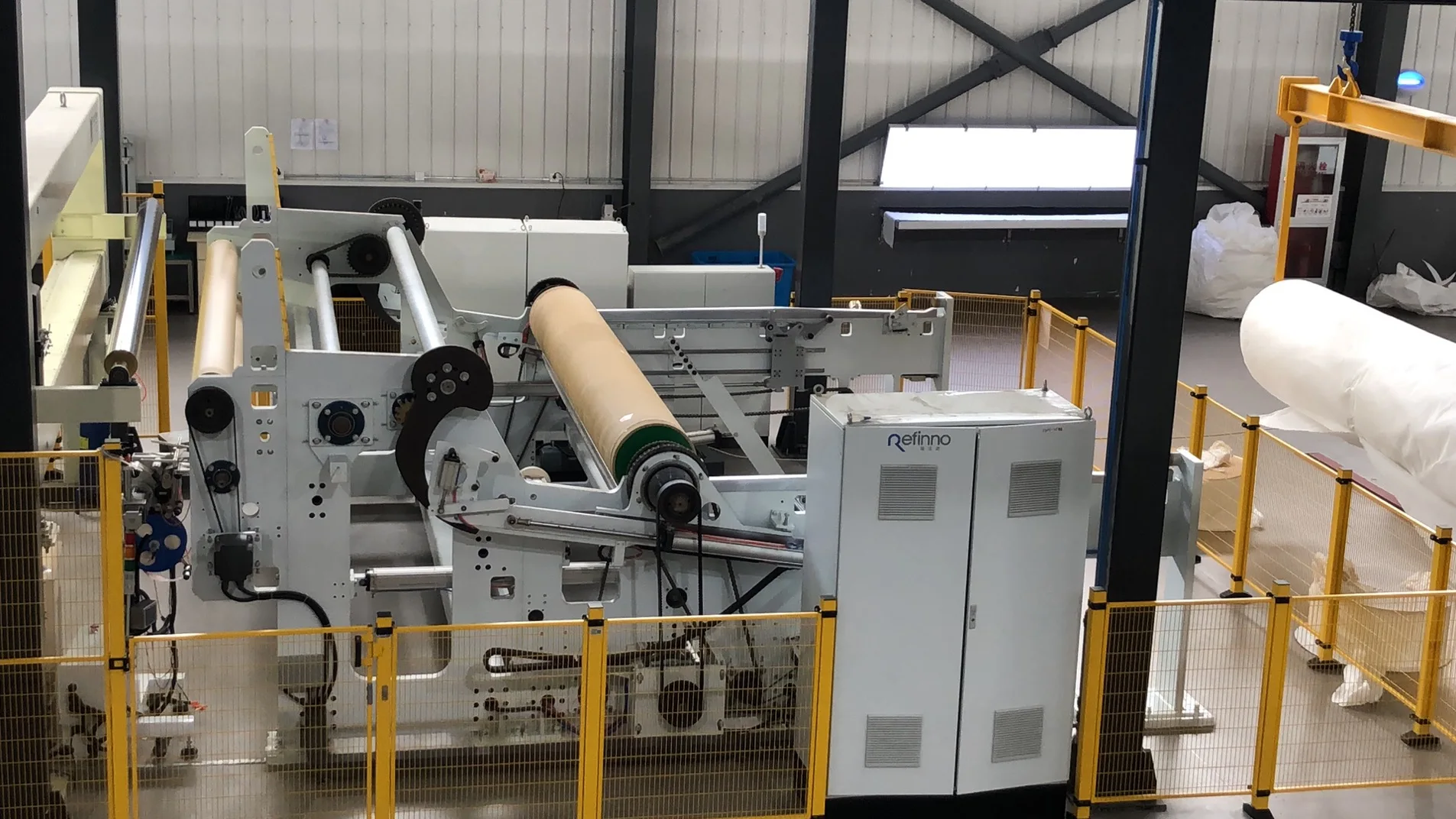 Машина для обмотки ткани с автоматической катушкой трансформатора для выравнивания краев