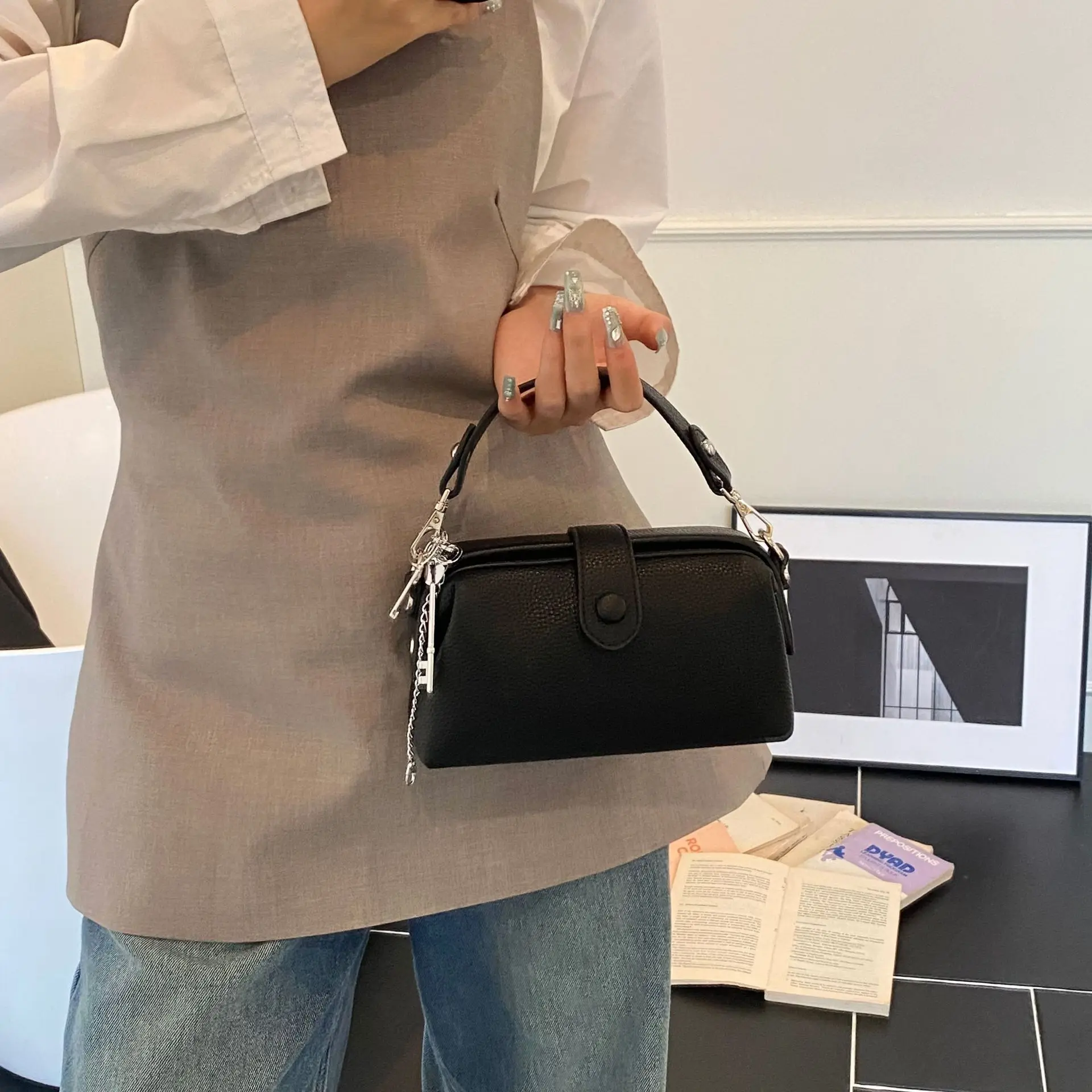 Korean-Style Women's Commuting Crossbody Bag