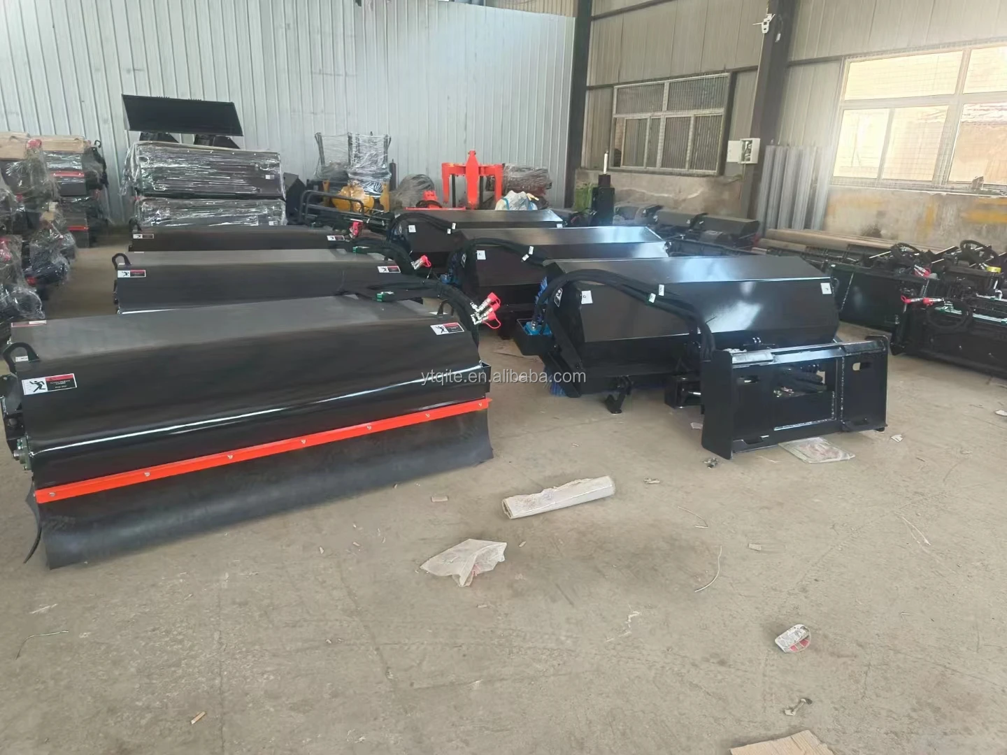New Mini Skid Steer Loader Attachments Hydraulic Road Sweeper with Hydraulic Motor for Cleaning Jobs