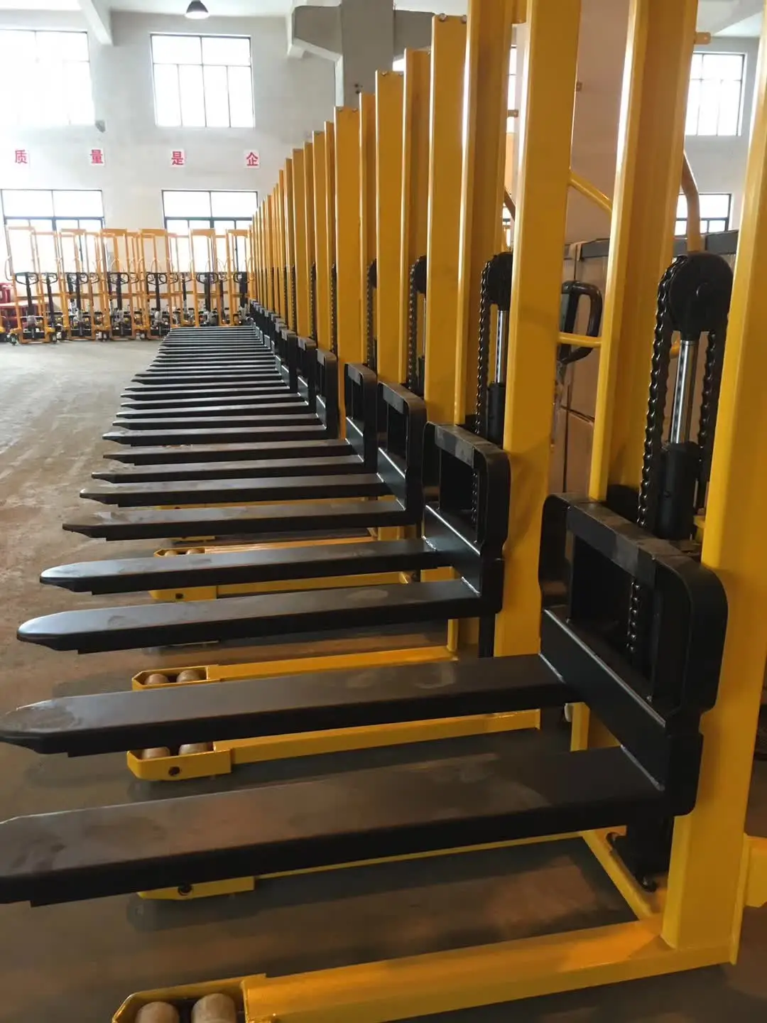 Manual Forklift Manual Pallet Stacker Hydraulic Pump Wheels Nude Pump Truck Manual Material Lift 2 Ton Manual Electric Stacker